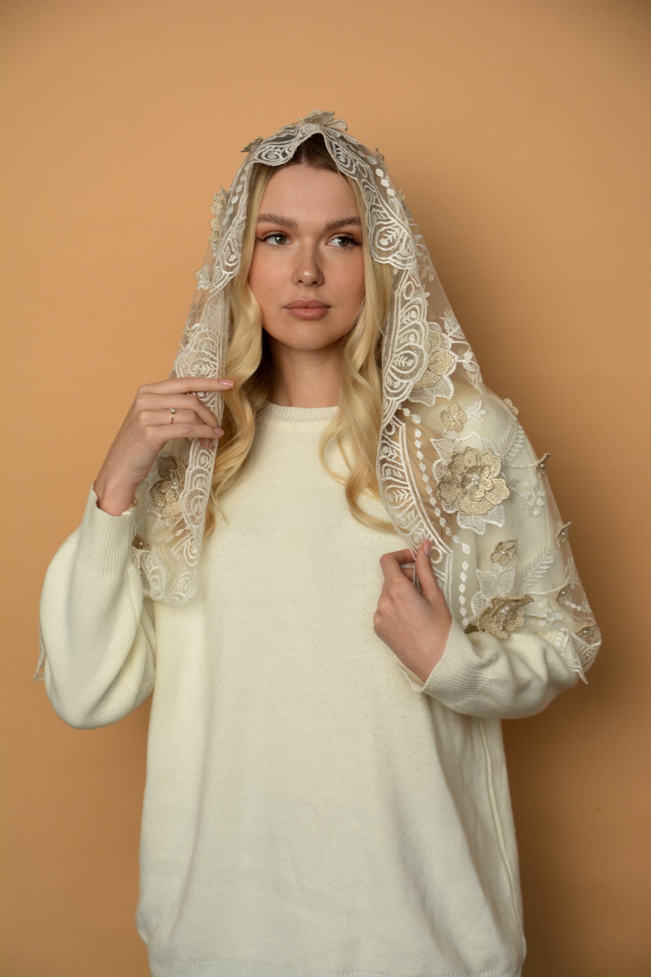 3D FLORAL MANTILLA - MariaVeils