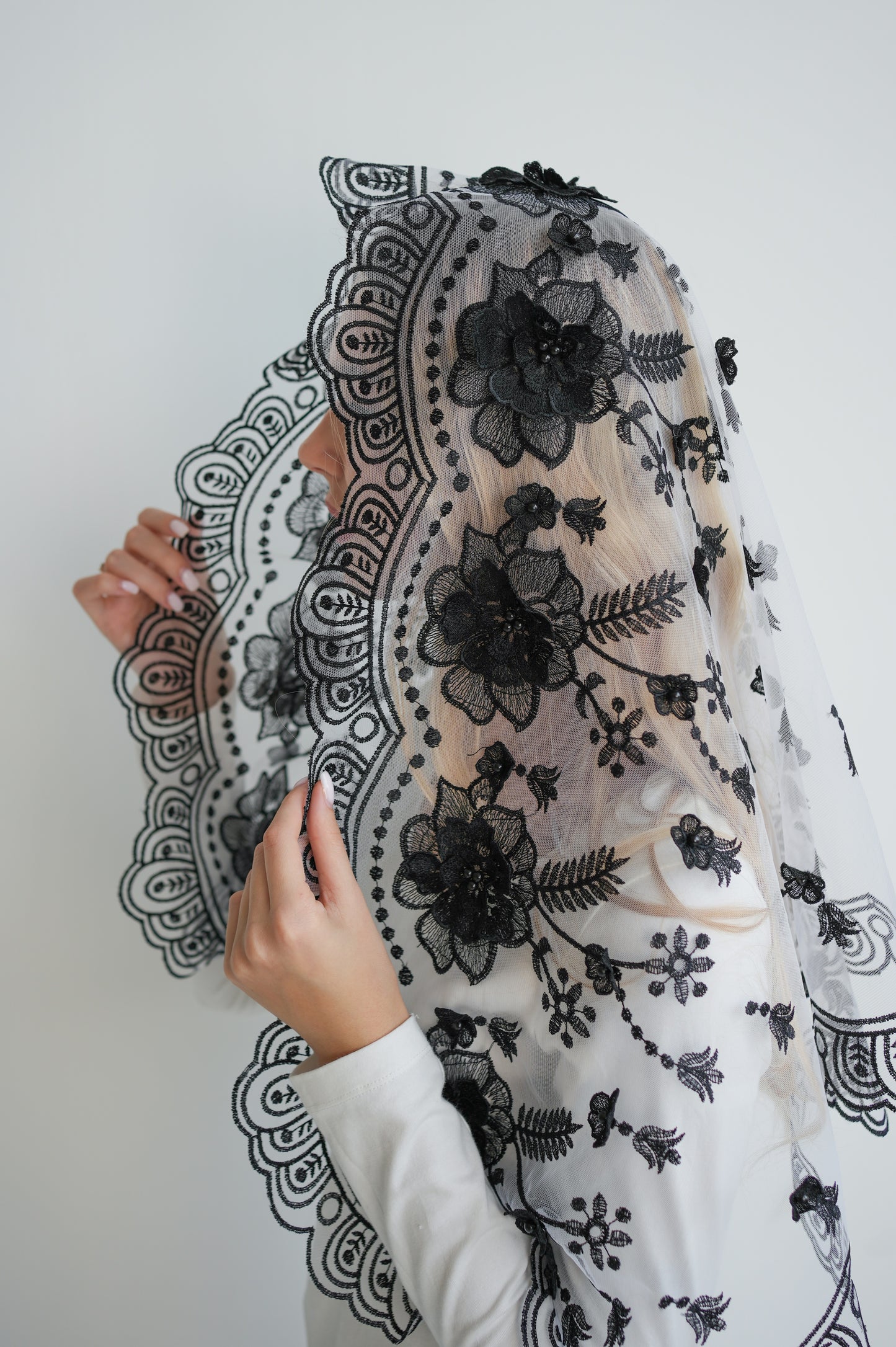 NEW 3D BLACK & WHITE VEIL