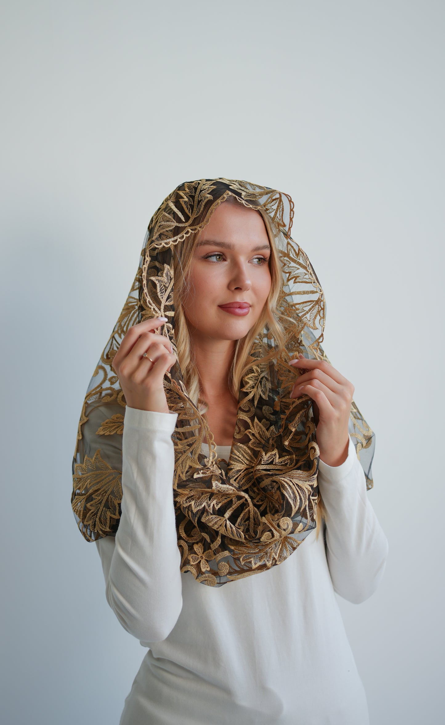 INFINITY GOLD LACE CHAPEL VEIL