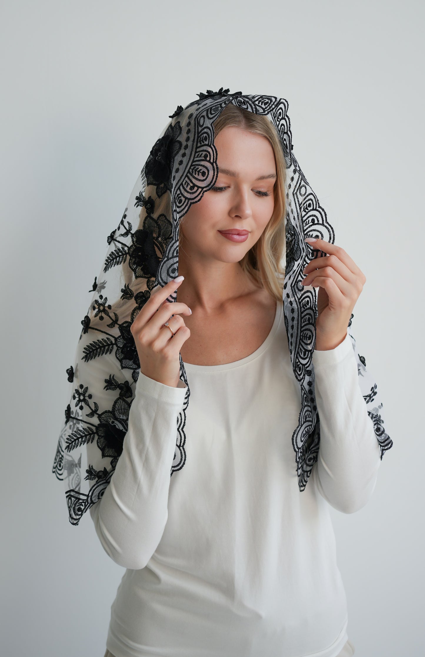 NEW 3D BLACK & WHITE VEIL