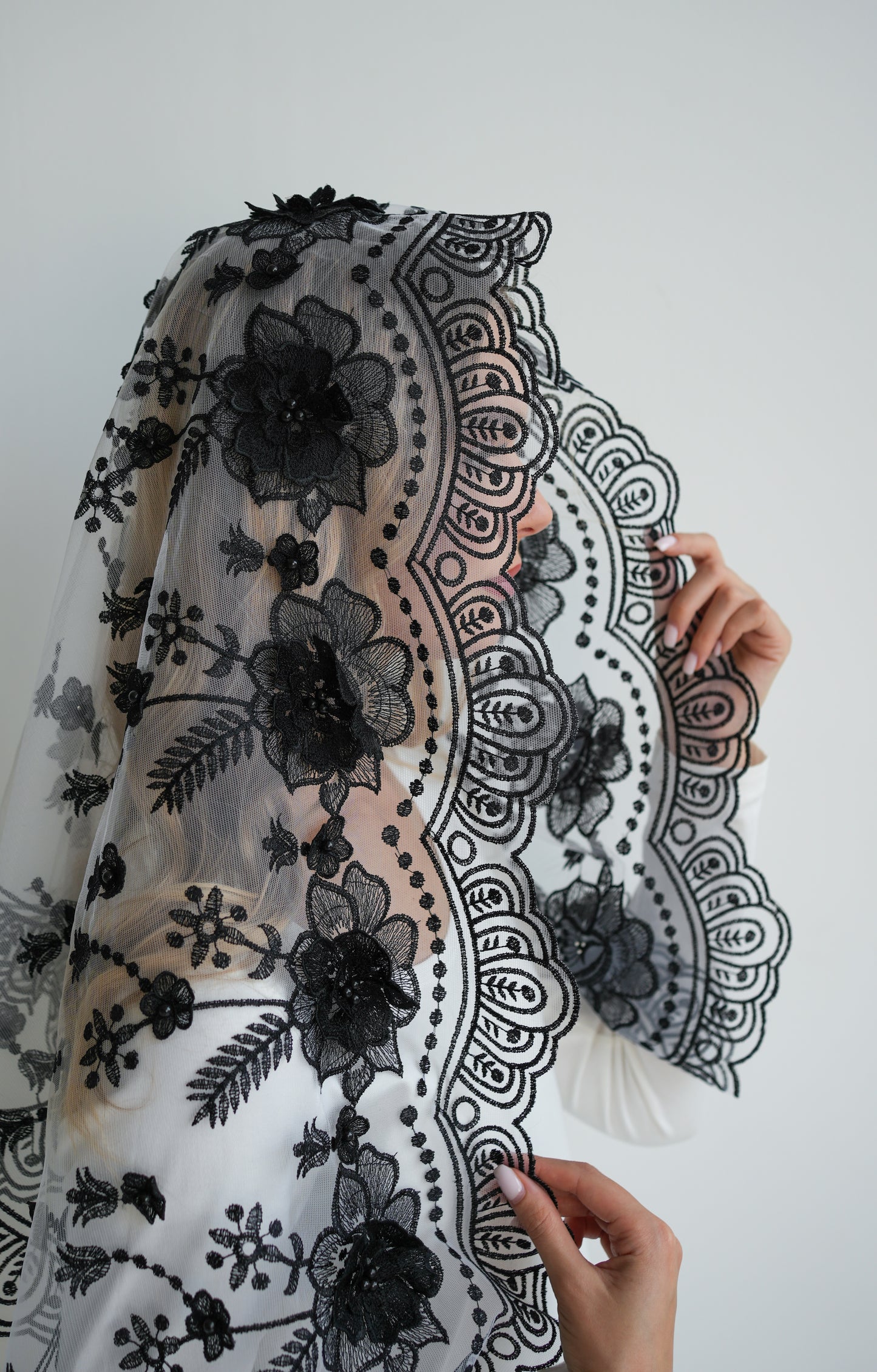 NEW 3D BLACK & WHITE VEIL