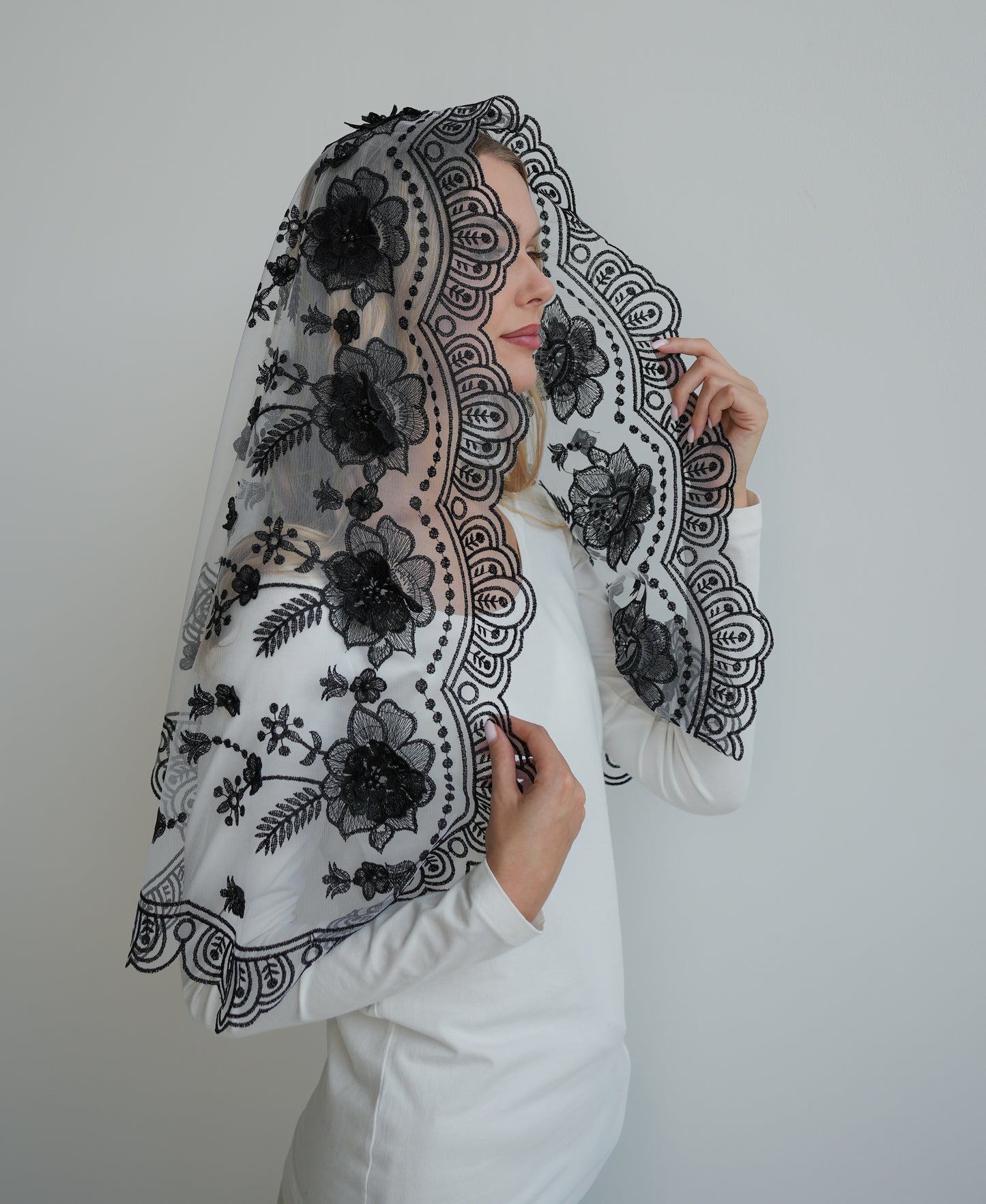NEW 3D BLACK & WHITE VEIL