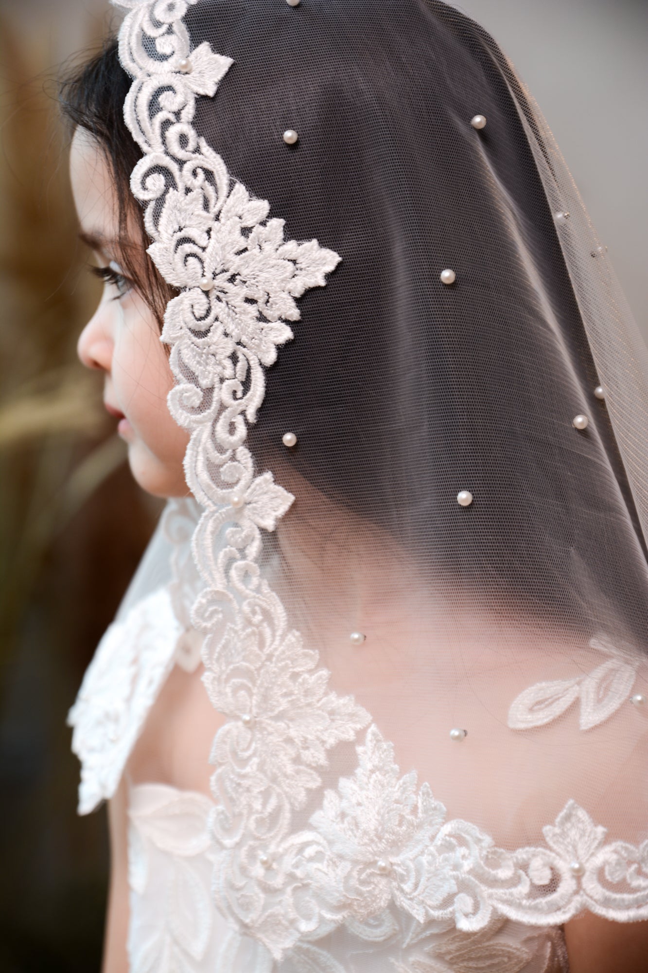SHORT IVORY VEIL WITH PEARLS