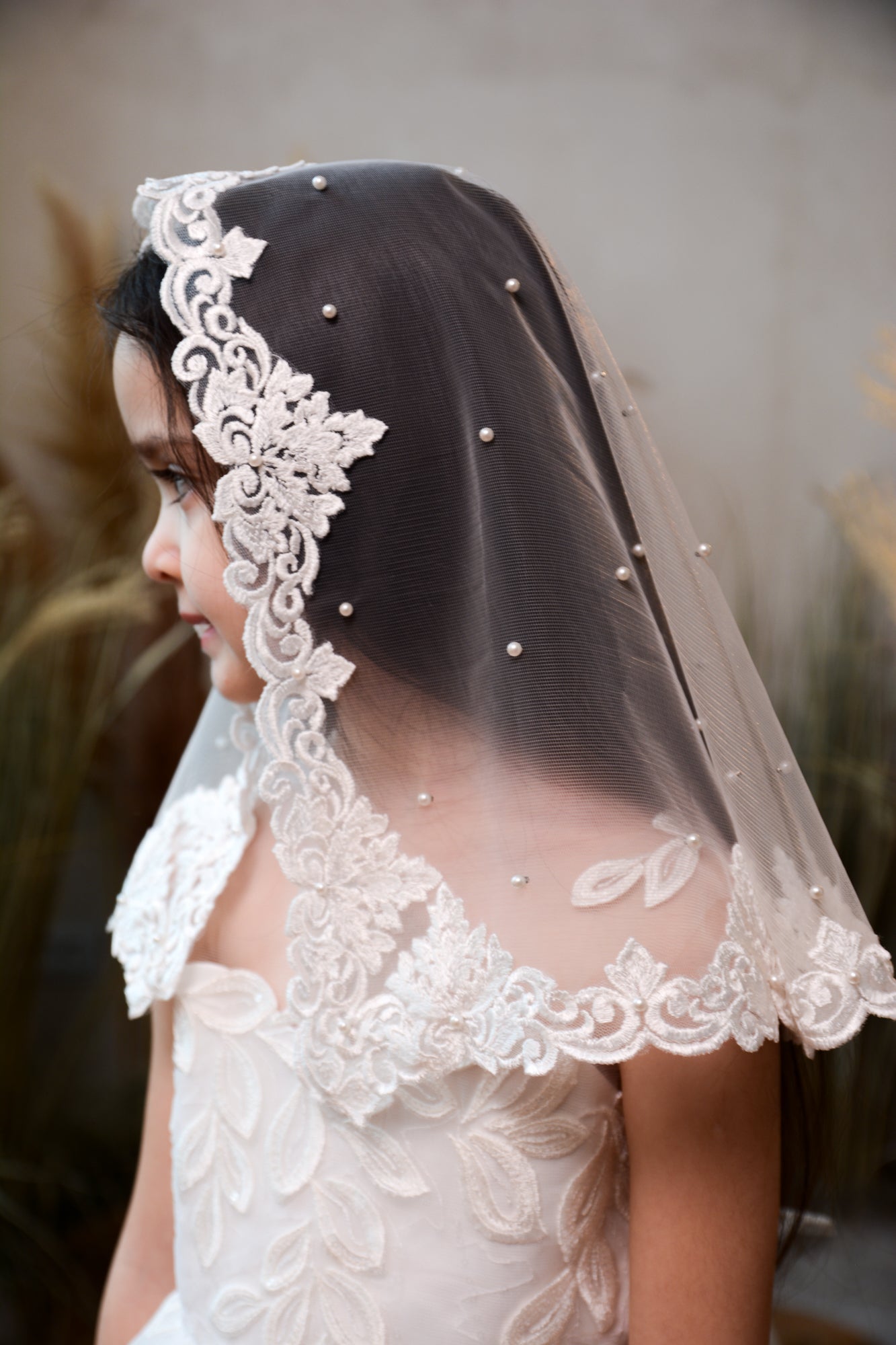 SHORT IVORY VEIL WITH PEARLS