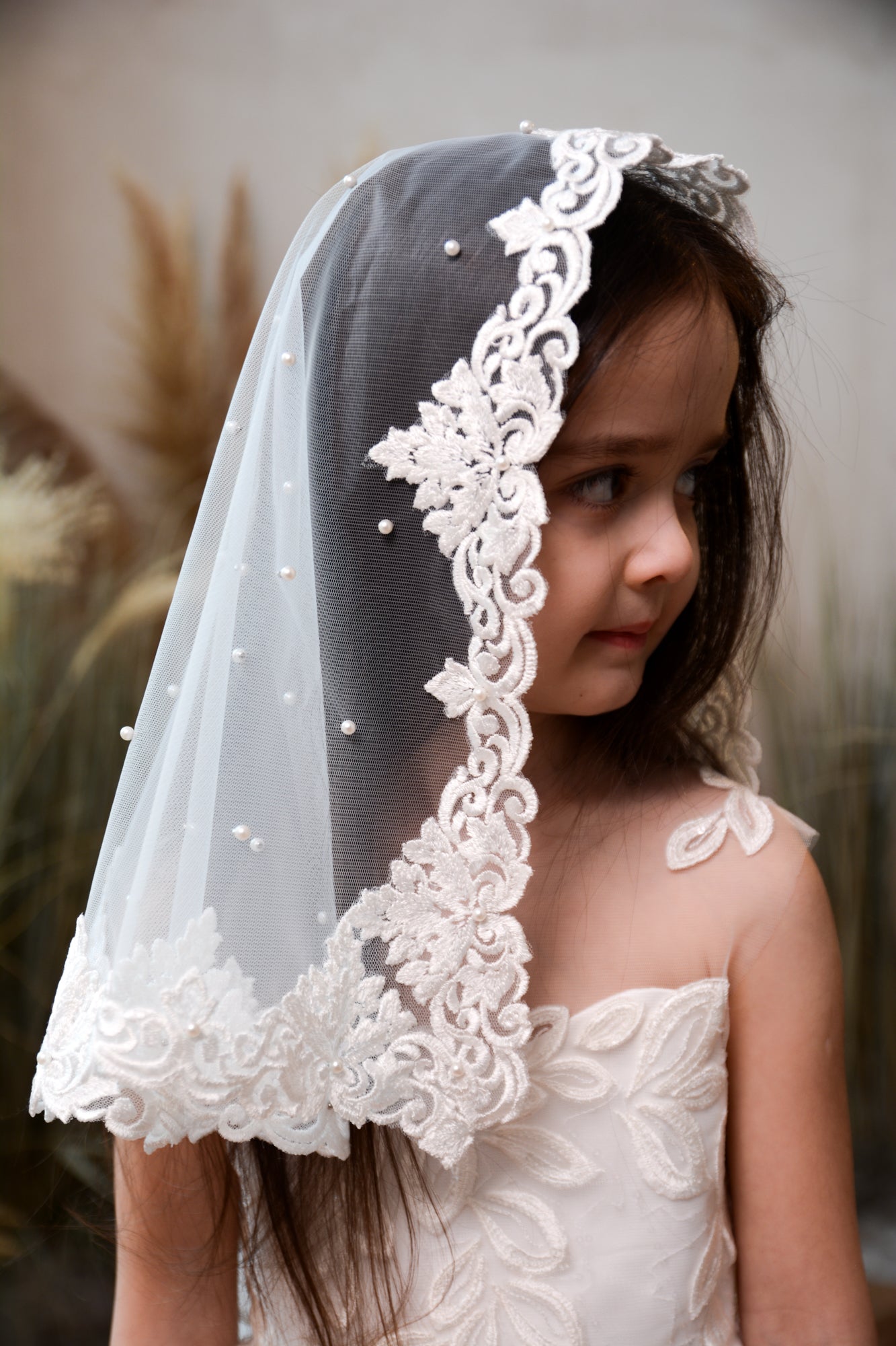 SHORT IVORY VEIL WITH PEARLS