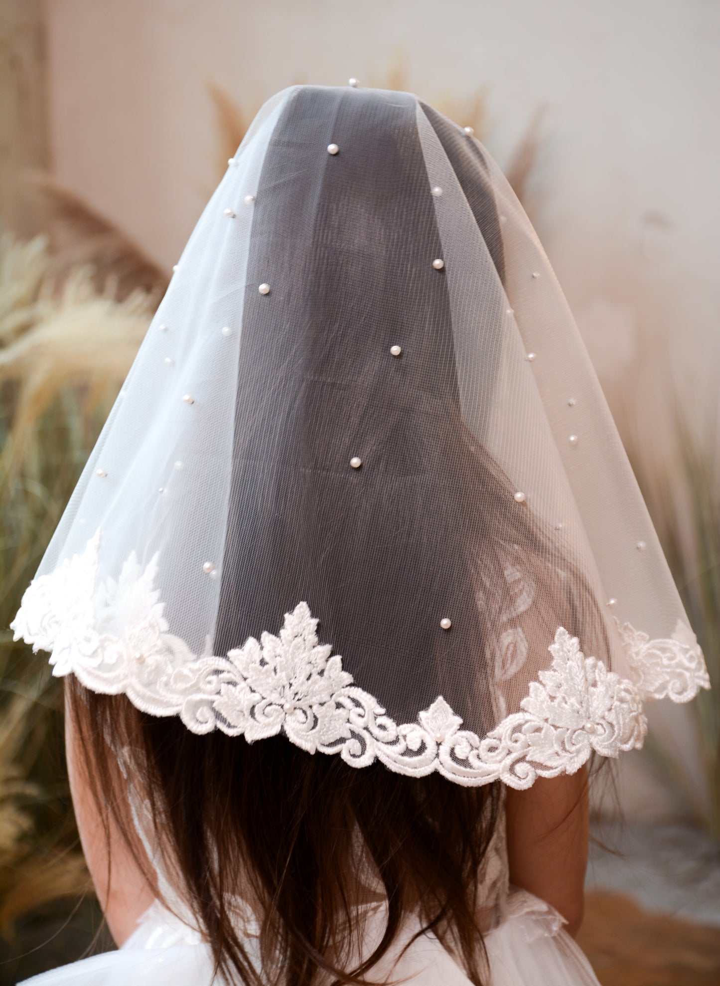 SHORT IVORY VEIL WITH PEARLS