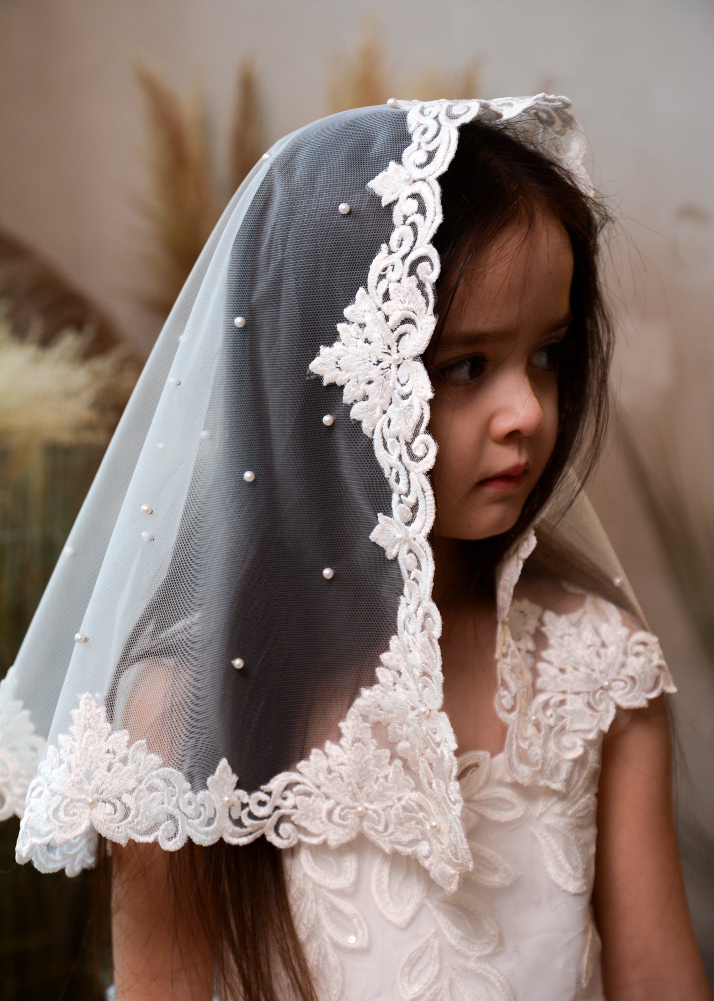 SHORT IVORY VEIL WITH PEARLS