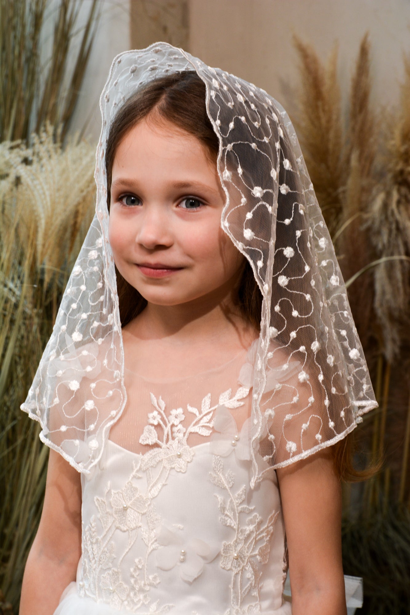 IVORY SHORT MANTILLA