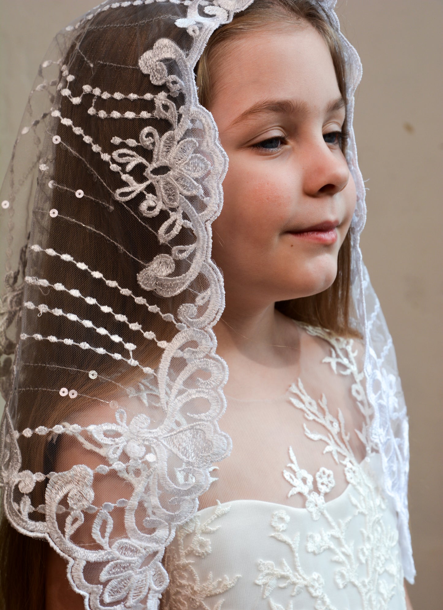 SHINY SHORT MANTILLA