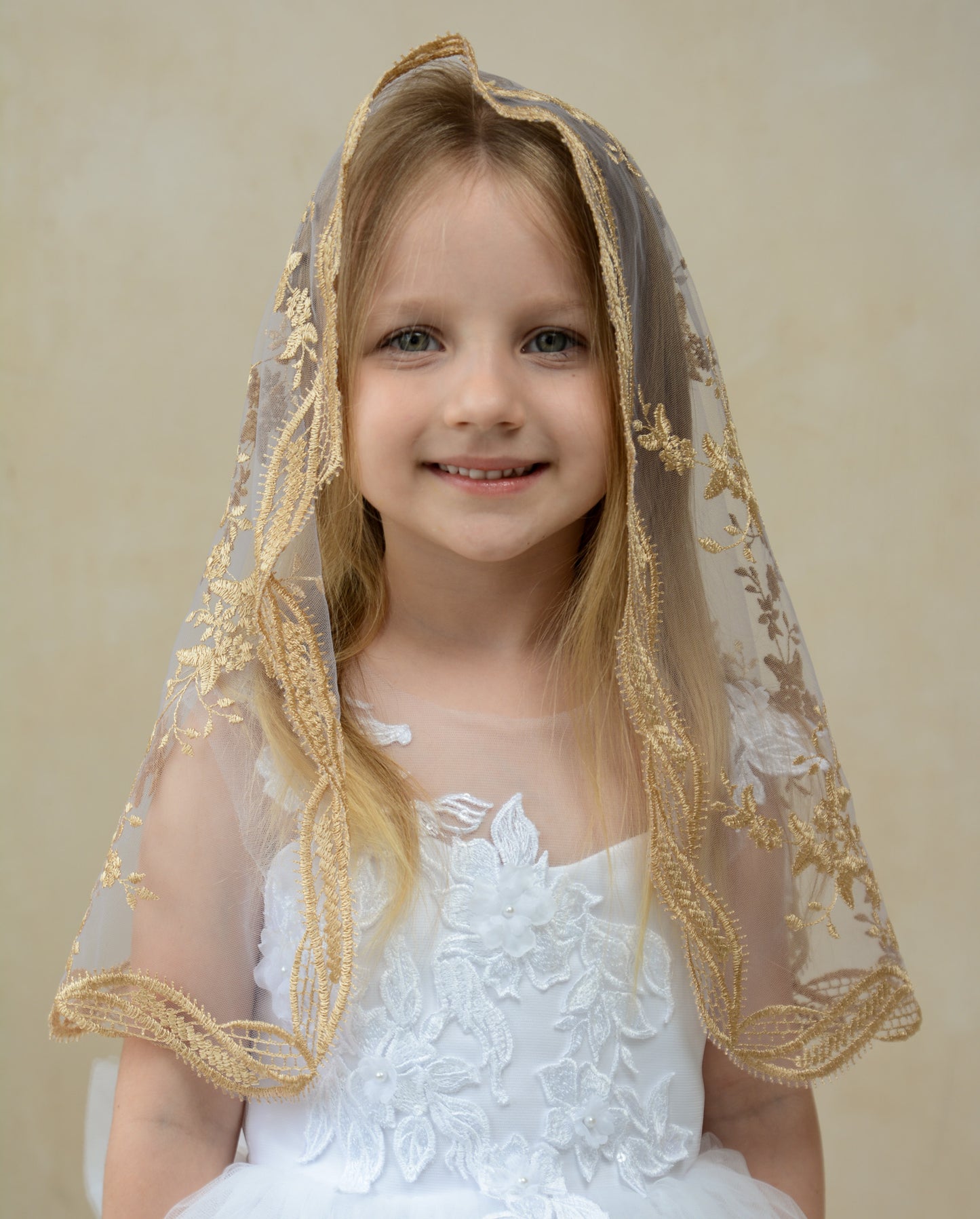 CHILD GOLD MANTILLA