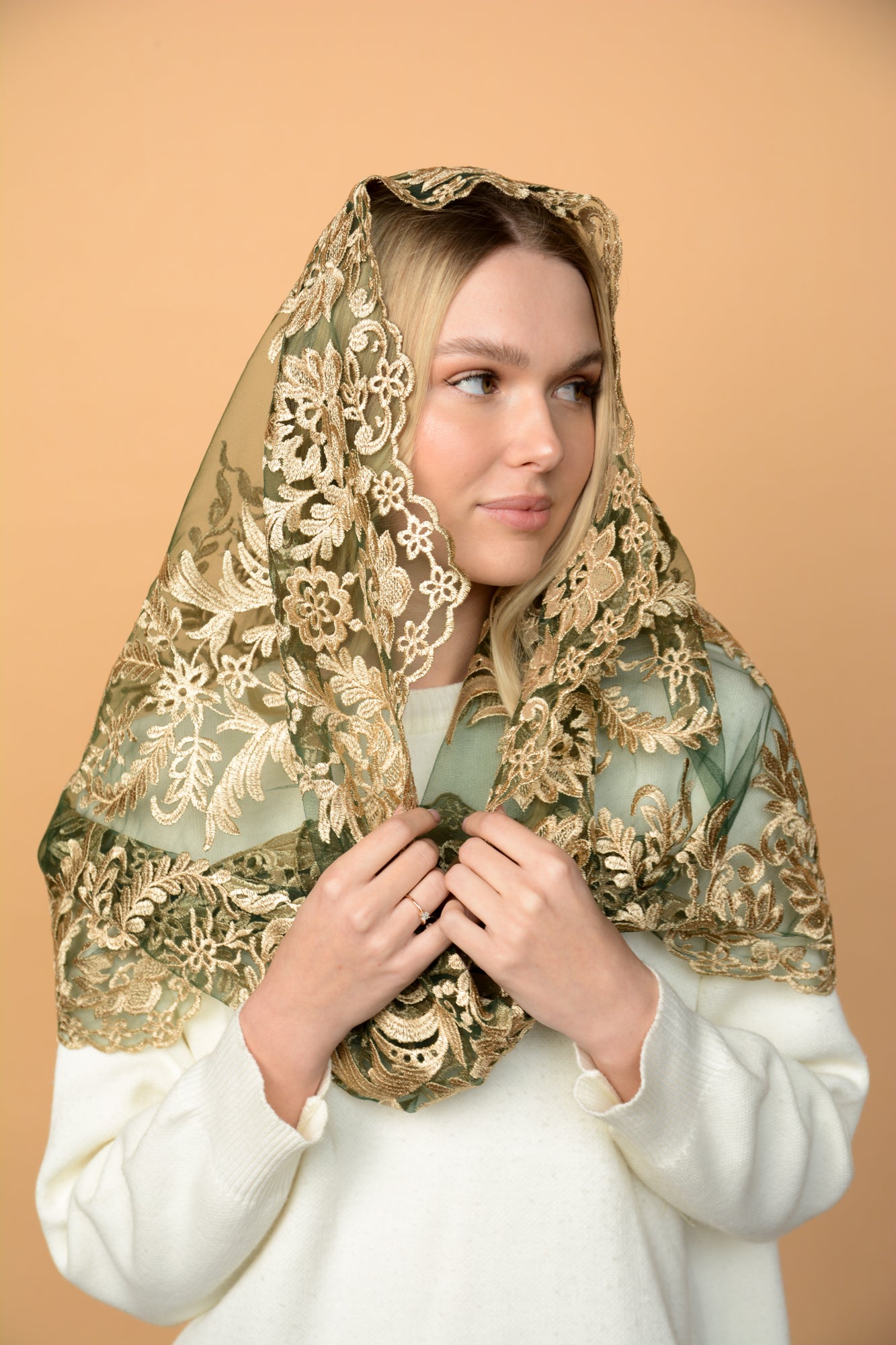 GOLD & GREEN MANTILLA