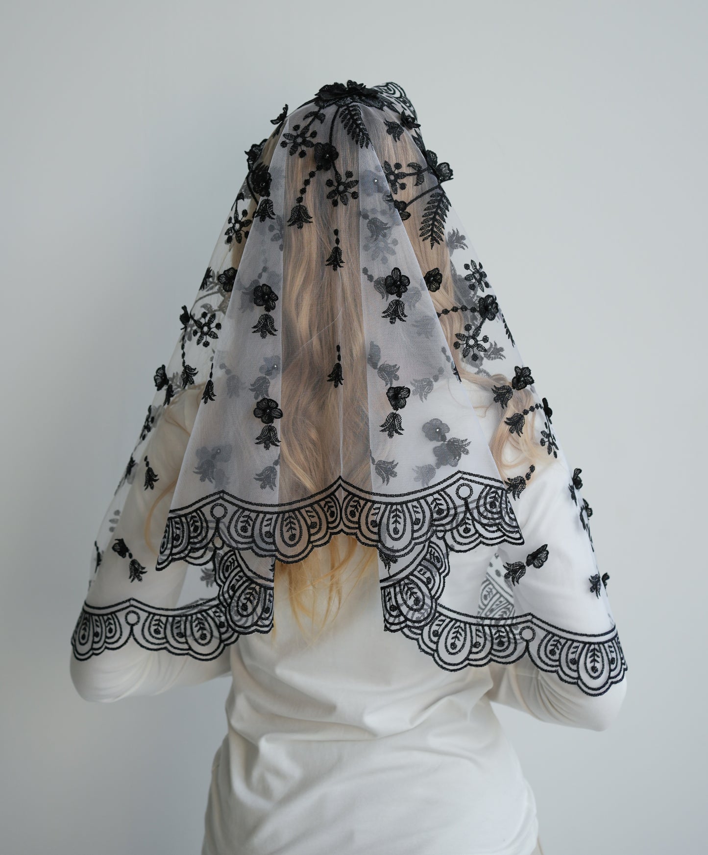 NEW 3D BLACK & WHITE VEIL