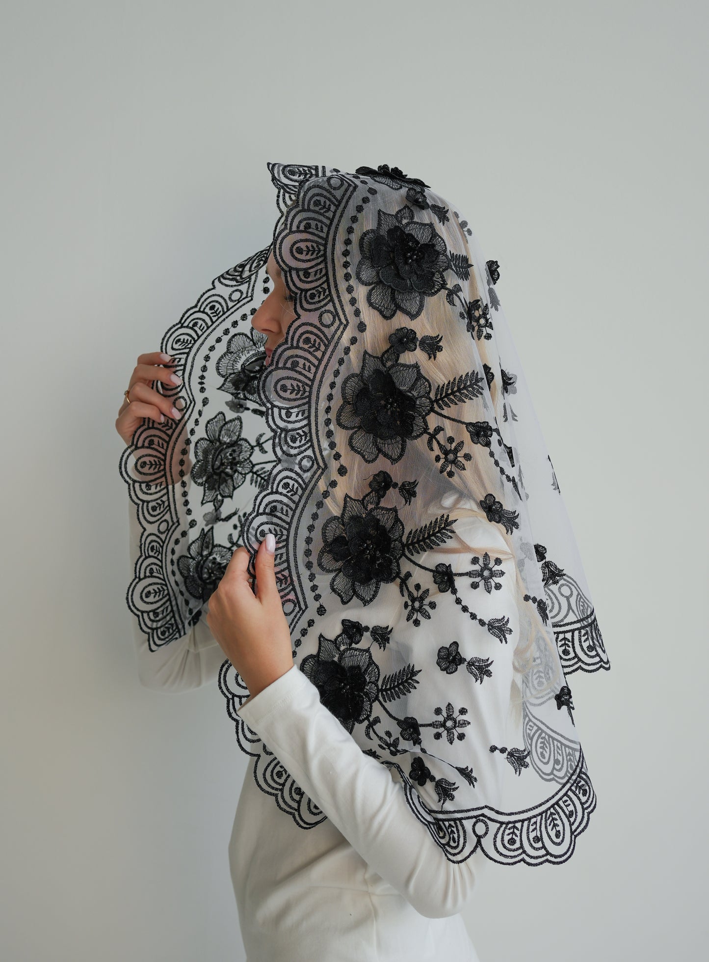 NEW 3D BLACK & WHITE VEIL