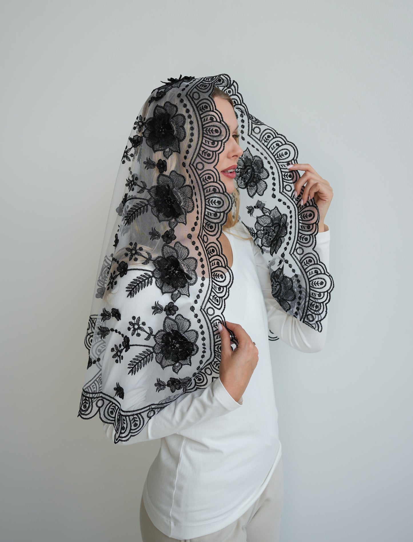 NEW 3D BLACK & WHITE VEIL