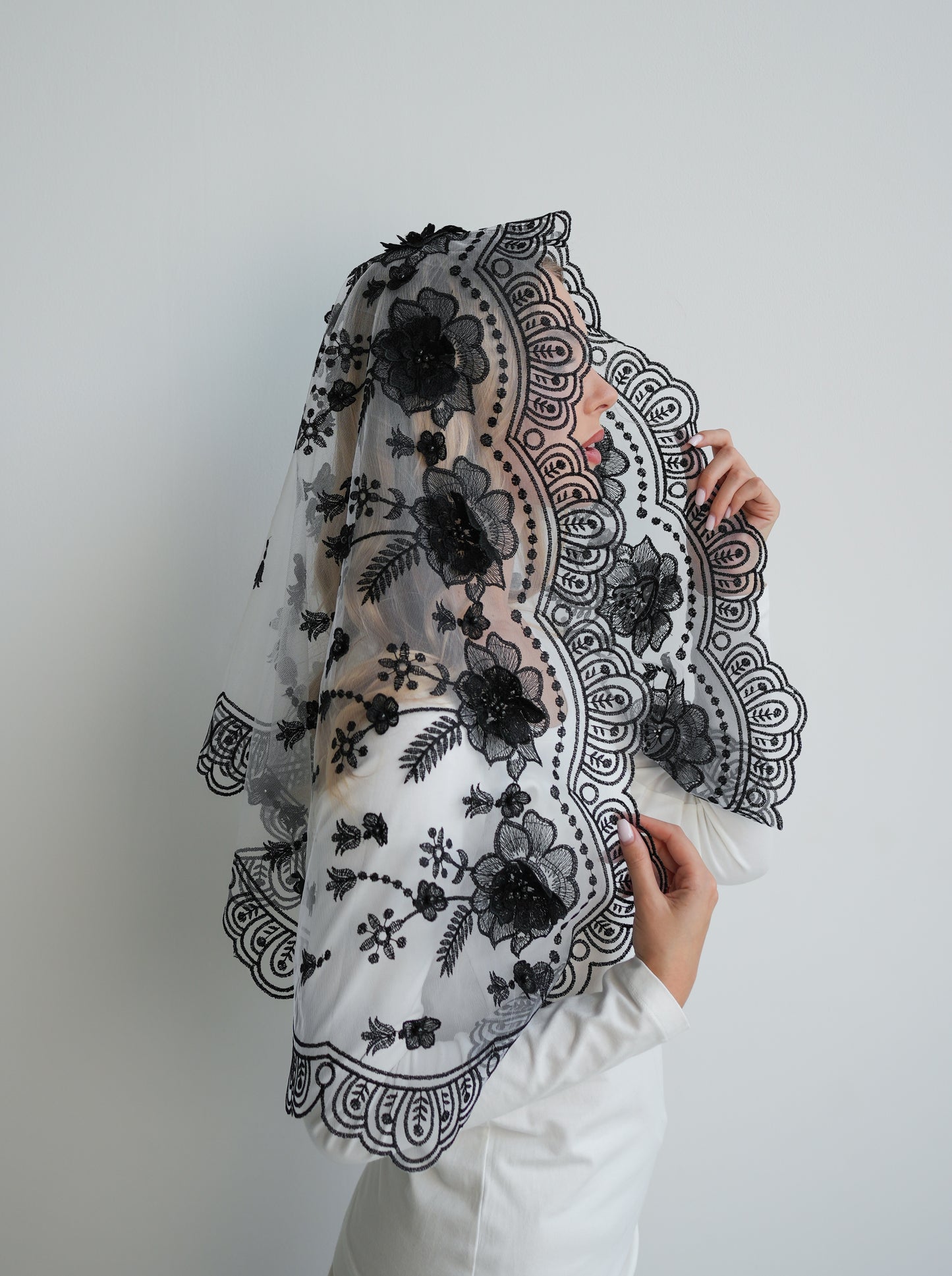 NEW 3D BLACK & WHITE VEIL