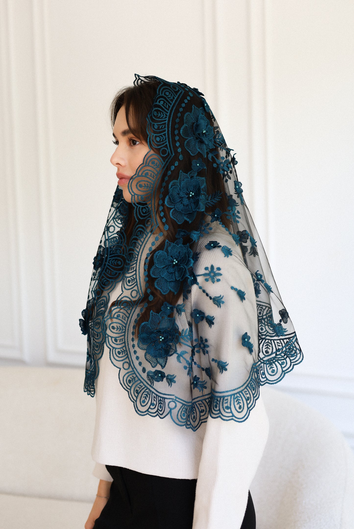 NEW 3D EMERALD MANTILLA
