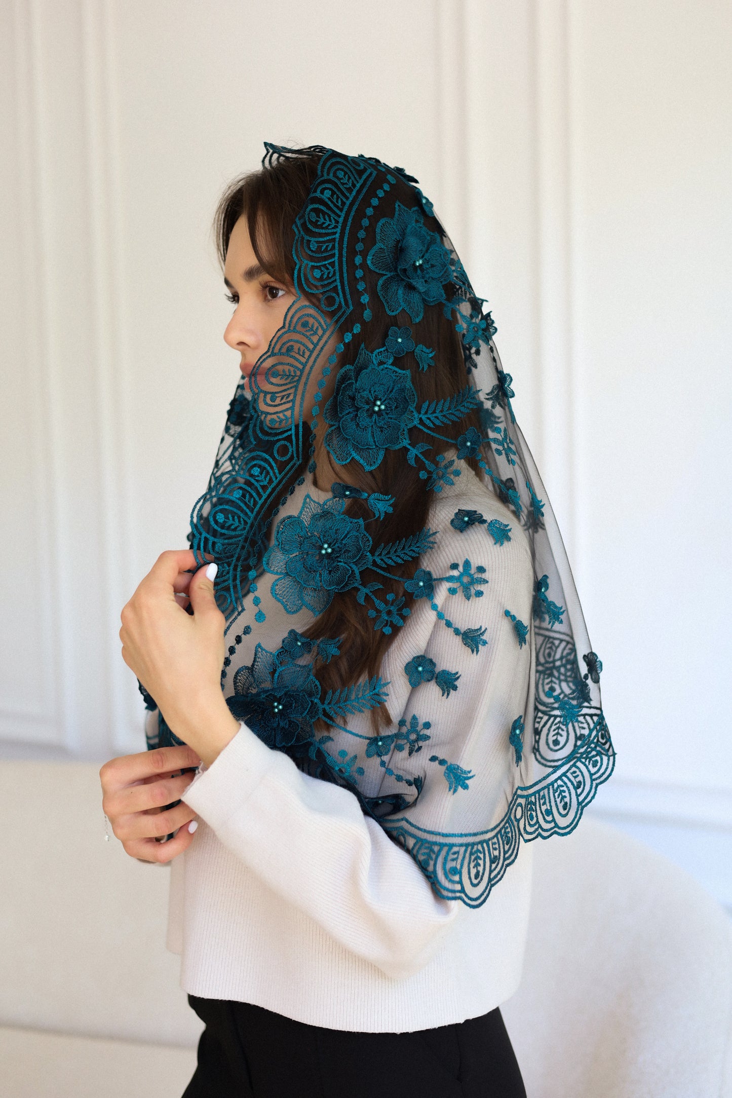 NEW 3D EMERALD MANTILLA
