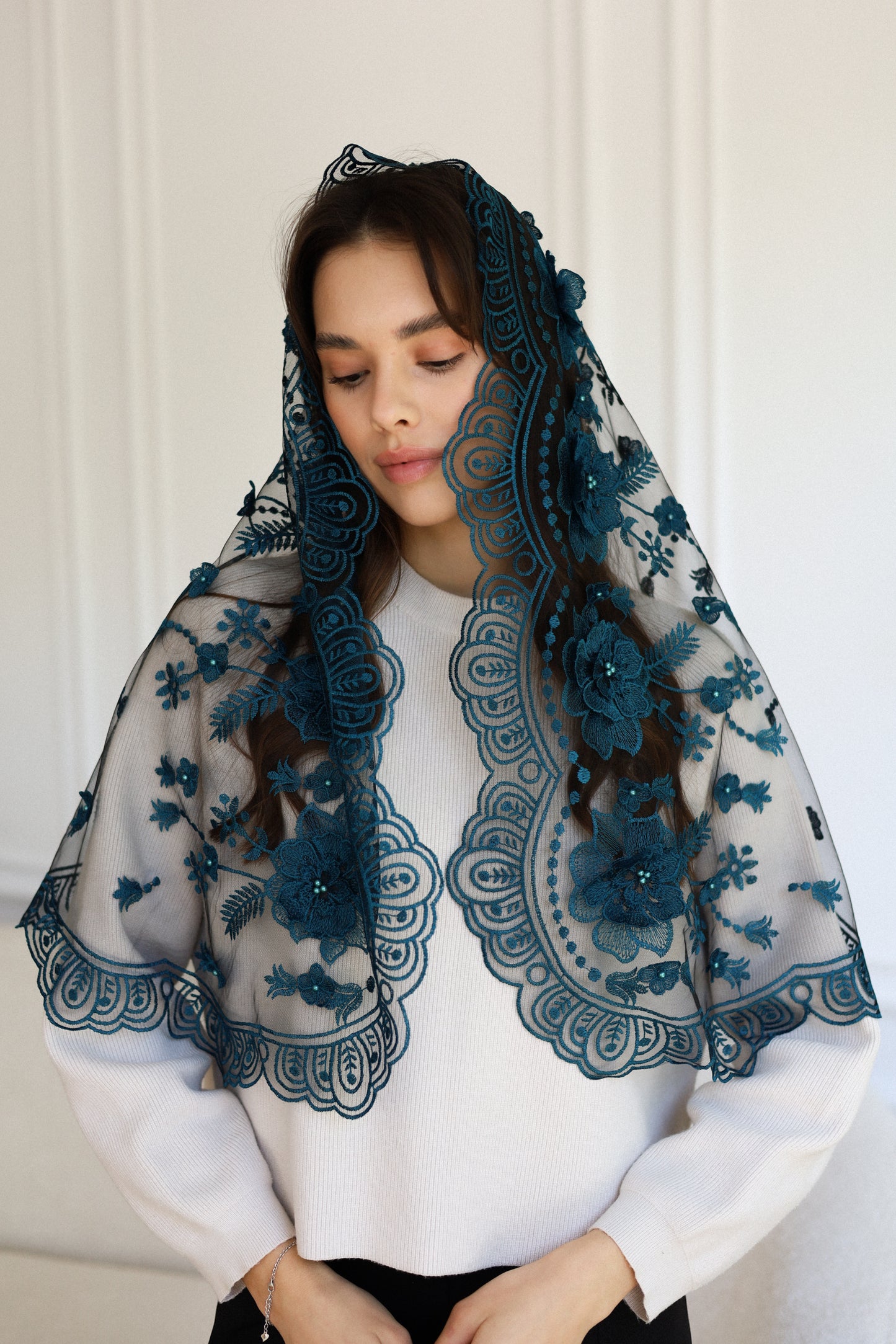 NEW 3D BURGDUNDY MANTILLA
