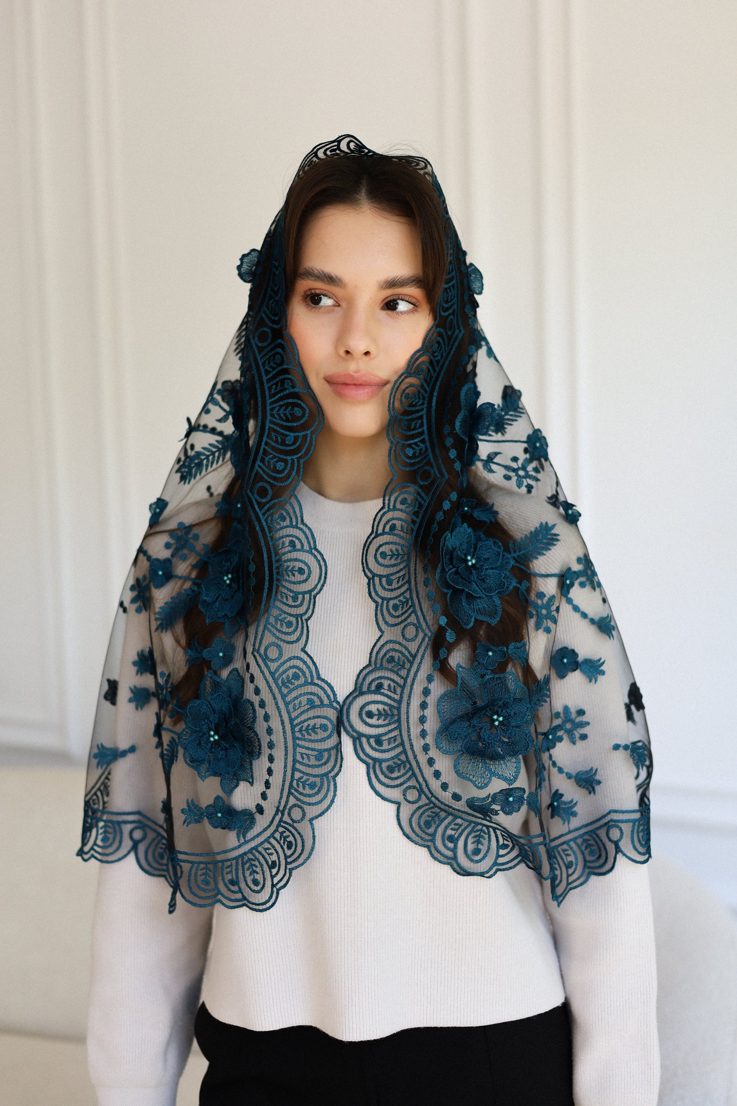 NEW 3D EMERALD MANTILLA