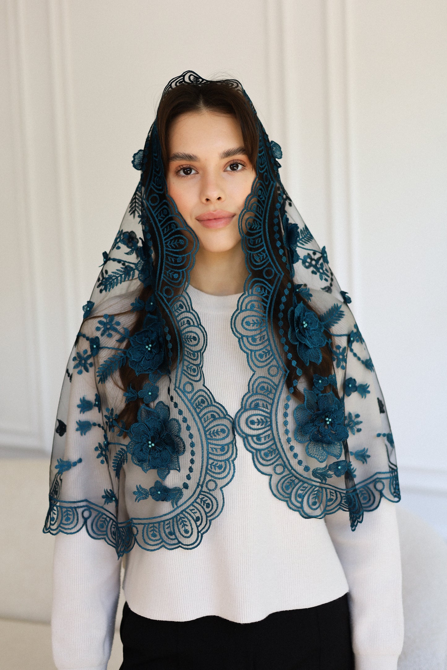NEW 3D EMERALD MANTILLA