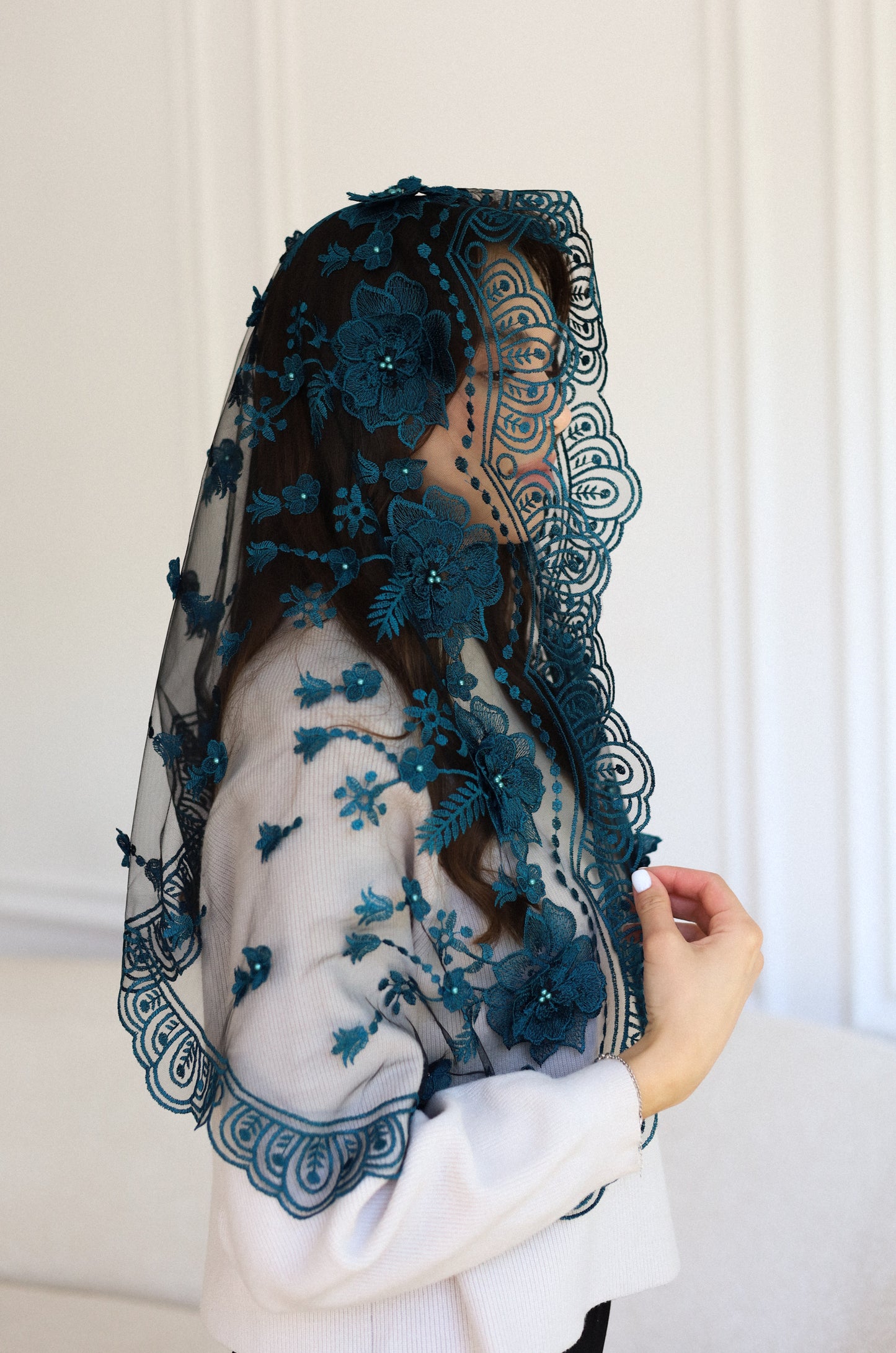 NEW 3D EMERALD MANTILLA