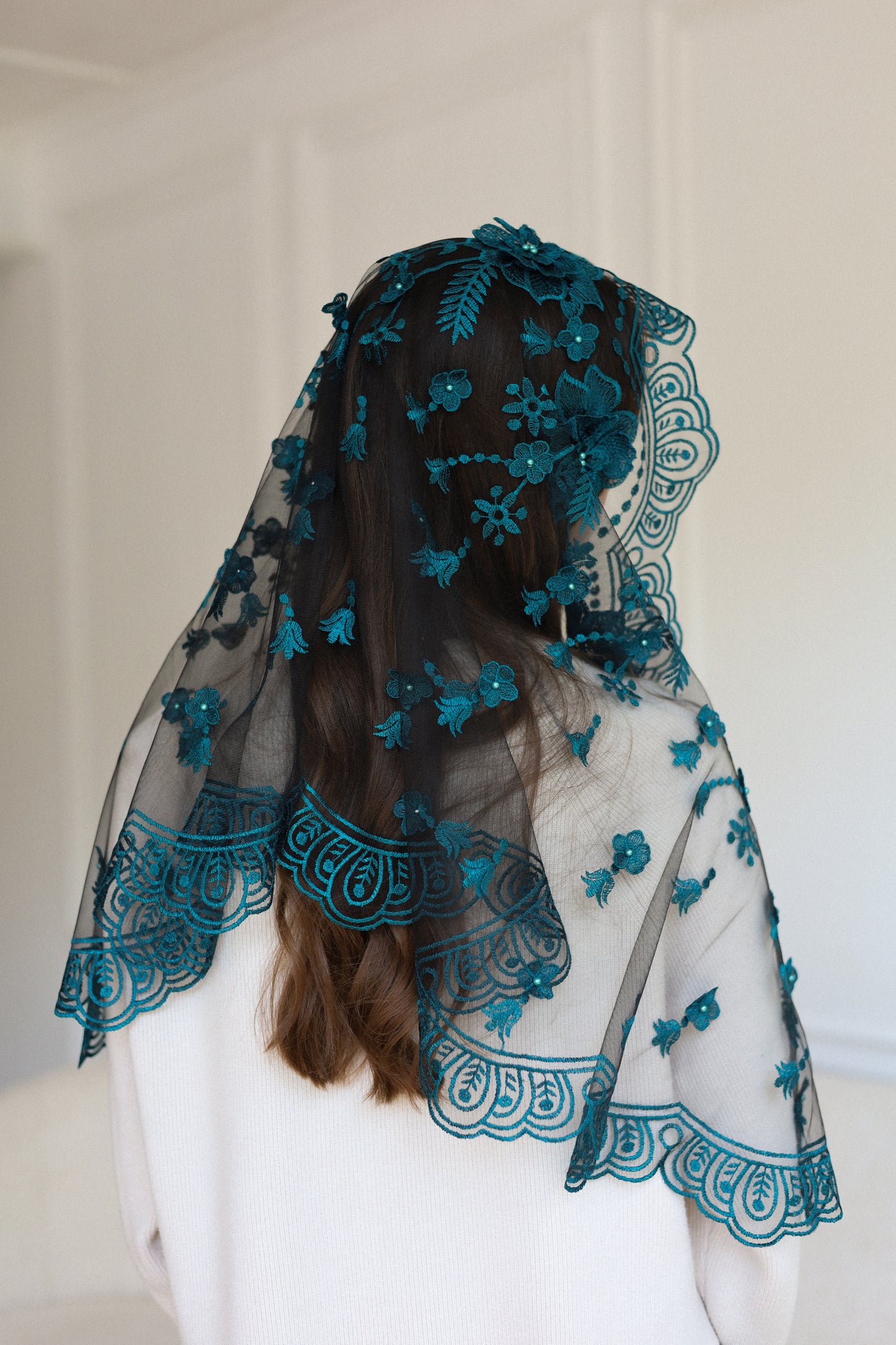 NEW 3D EMERALD MANTILLA