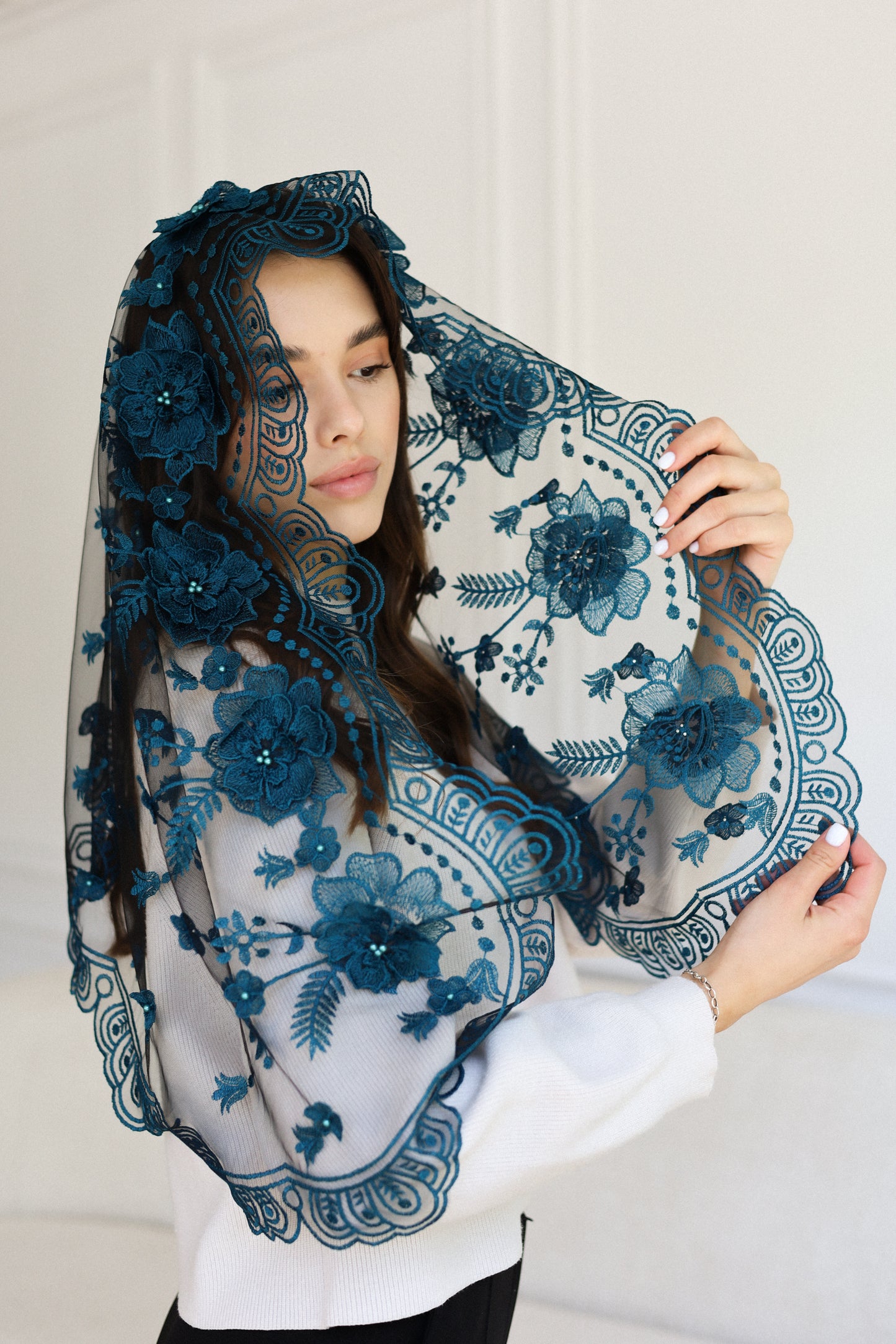 NEW 3D EMERALD MANTILLA