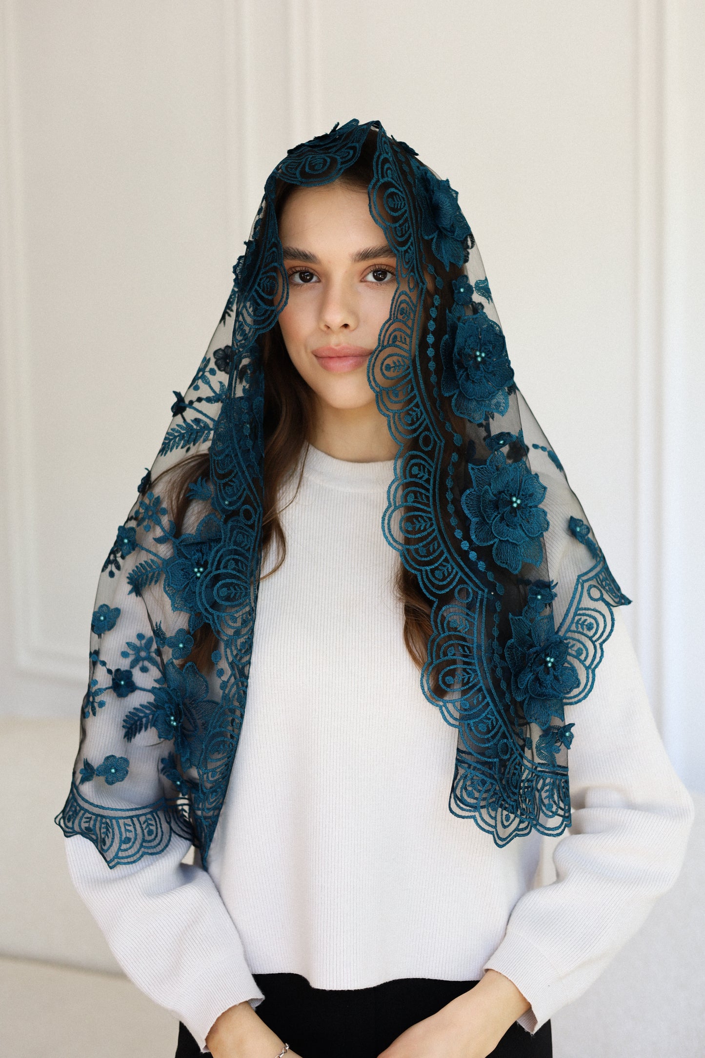 NEW 3D EMERALD MANTILLA