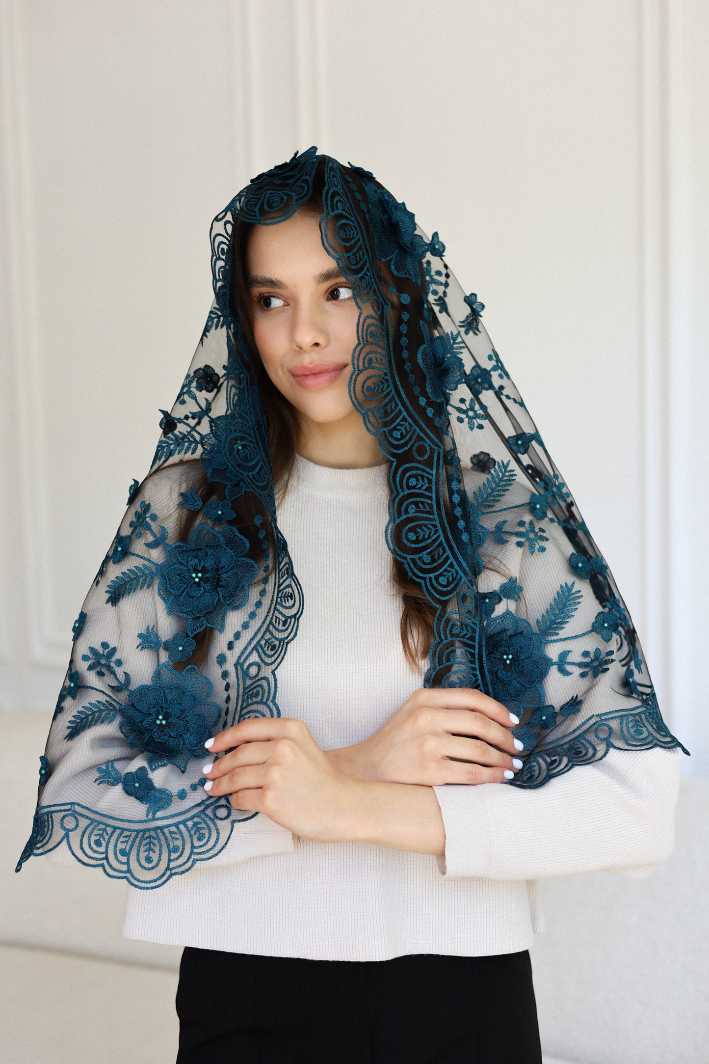 NEW 3D EMERALD MANTILLA