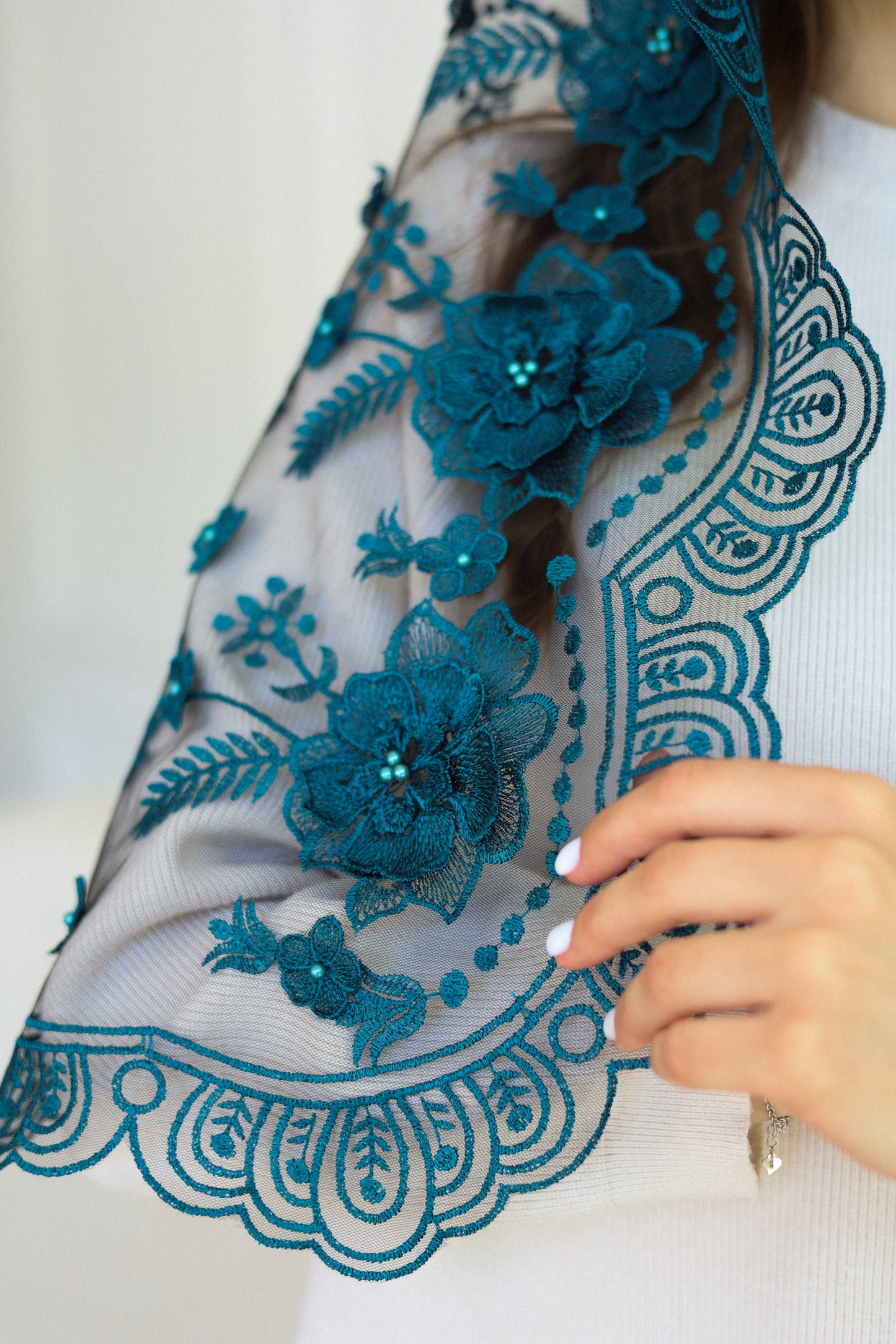 NEW 3D EMERALD MANTILLA