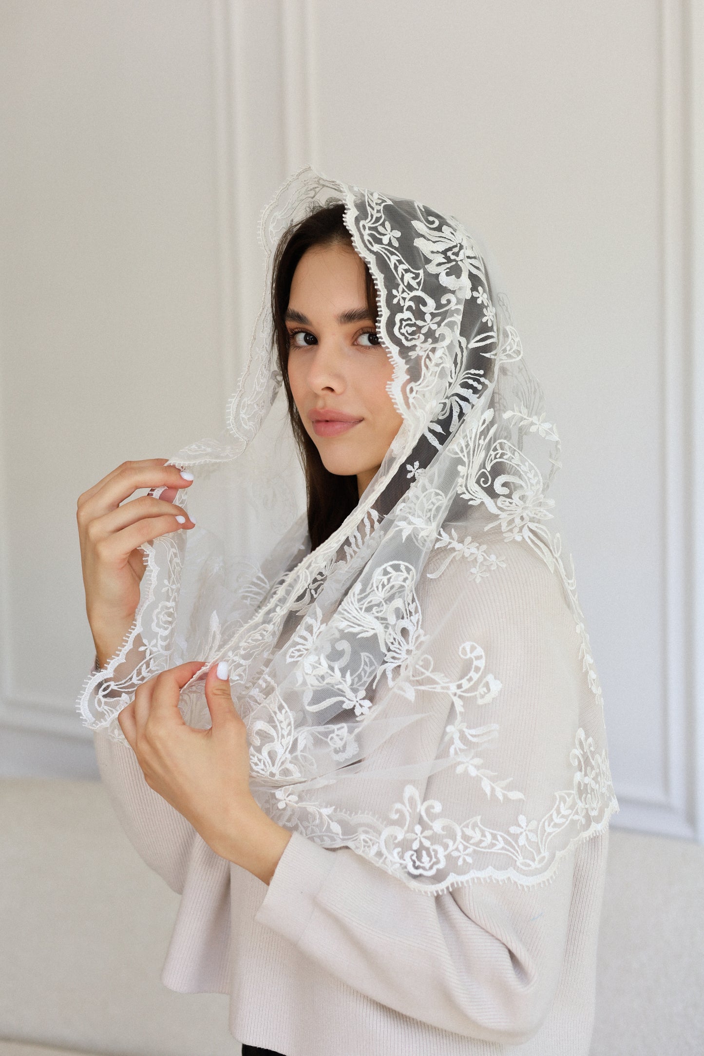 IVORY INFINITY MANTILLA