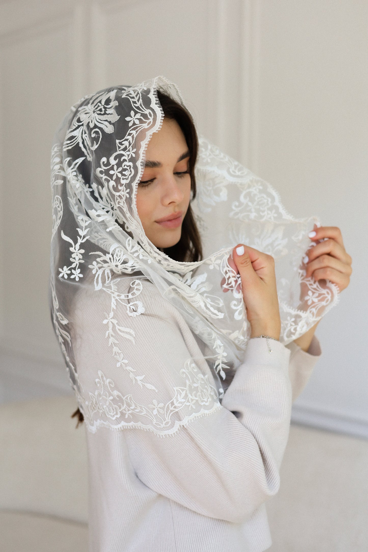 IVORY INFINITY MANTILLA