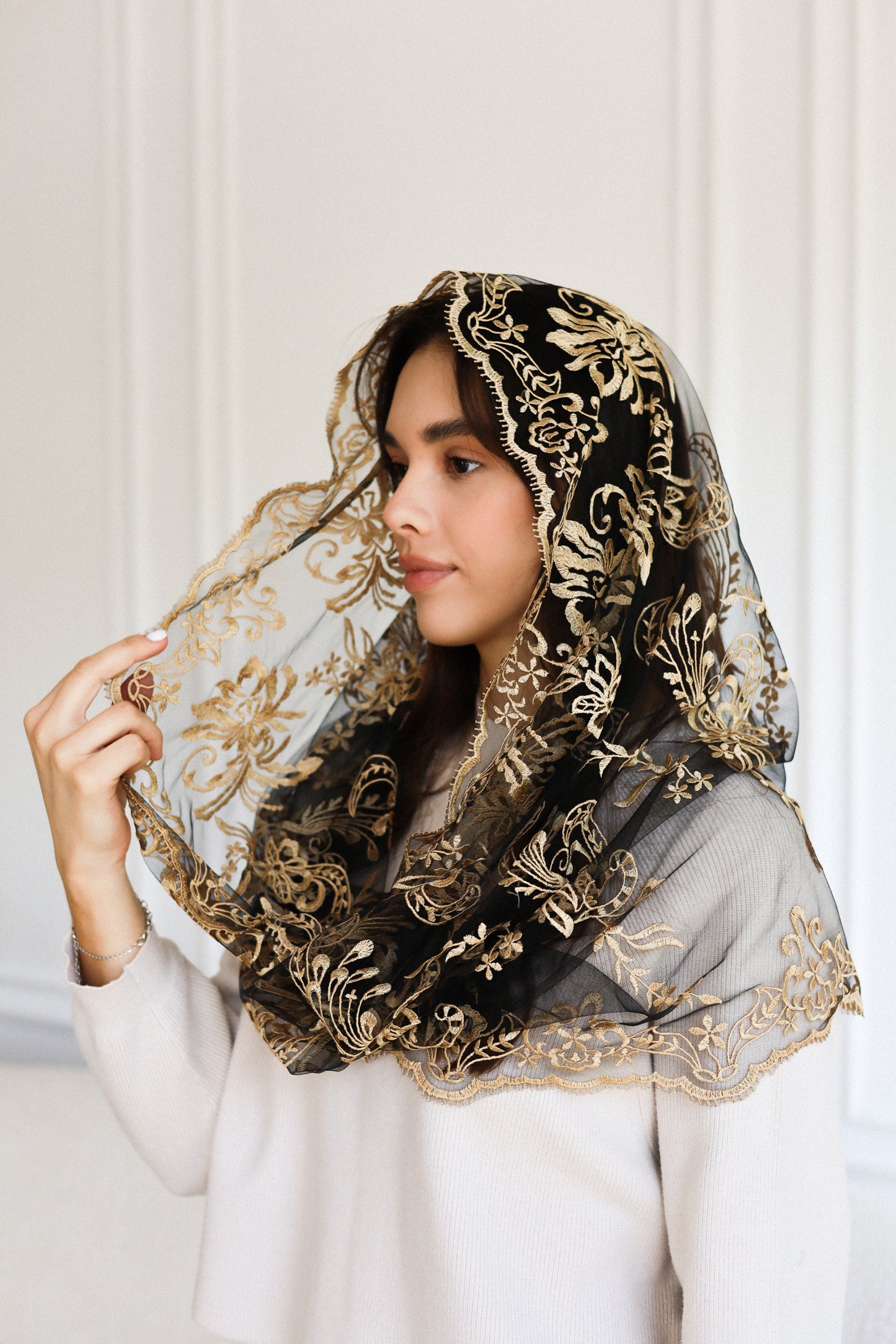 NEW GOLD MANTILLA