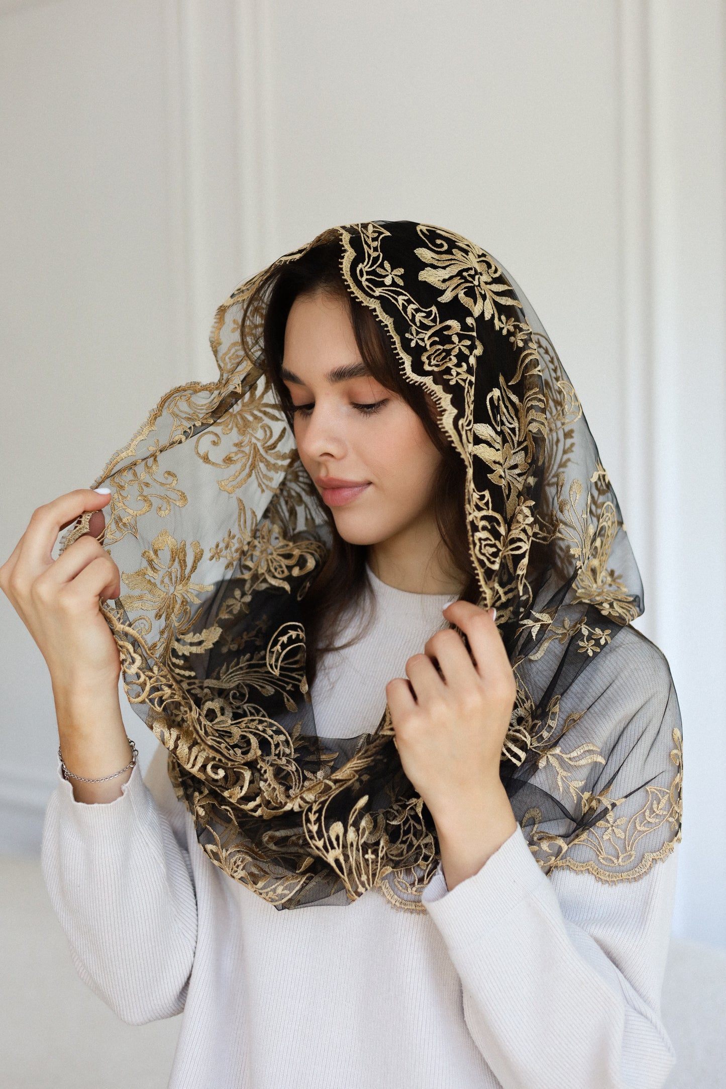 NEW GOLD MANTILLA
