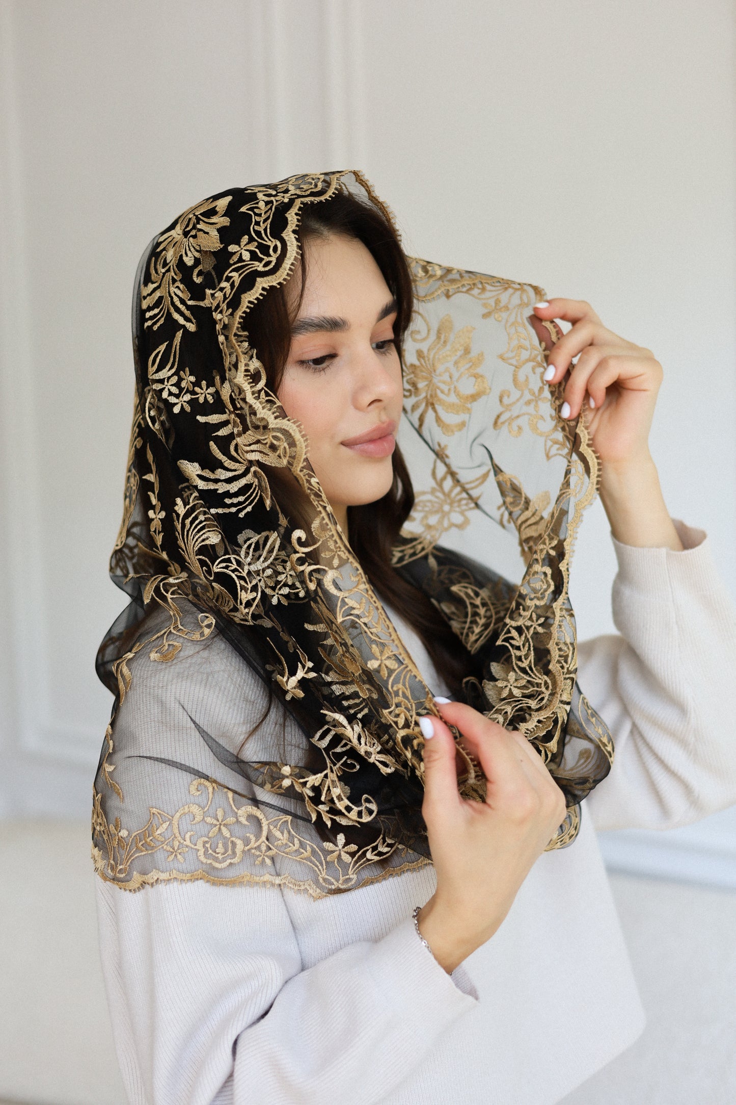 NEW GOLD MANTILLA