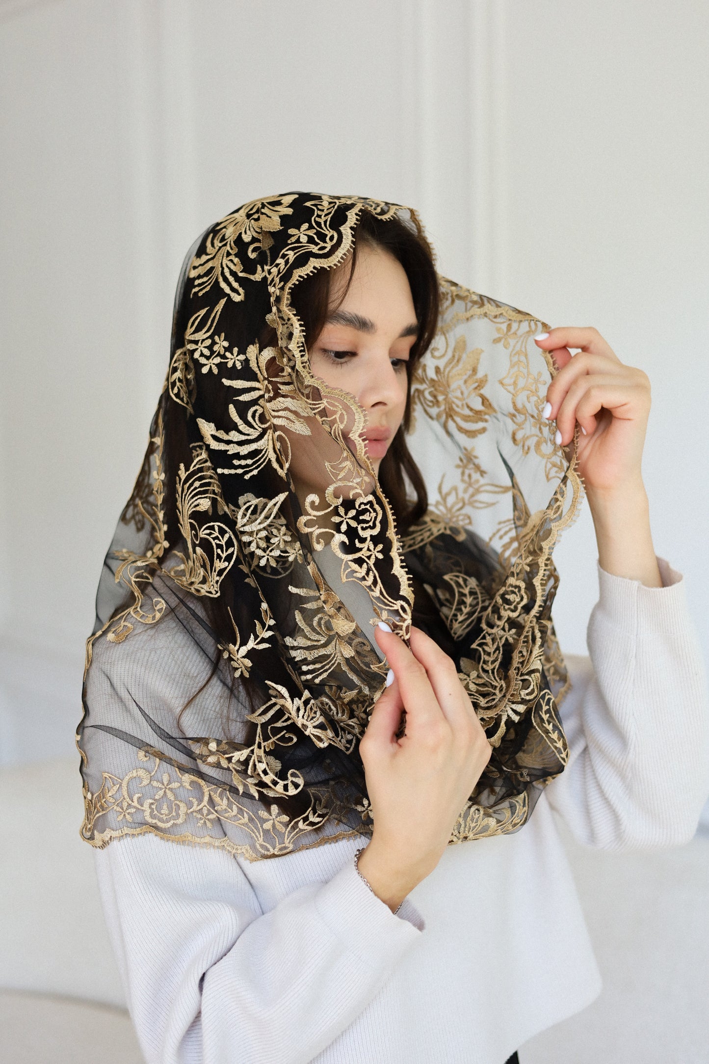 NEW GOLD MANTILLA