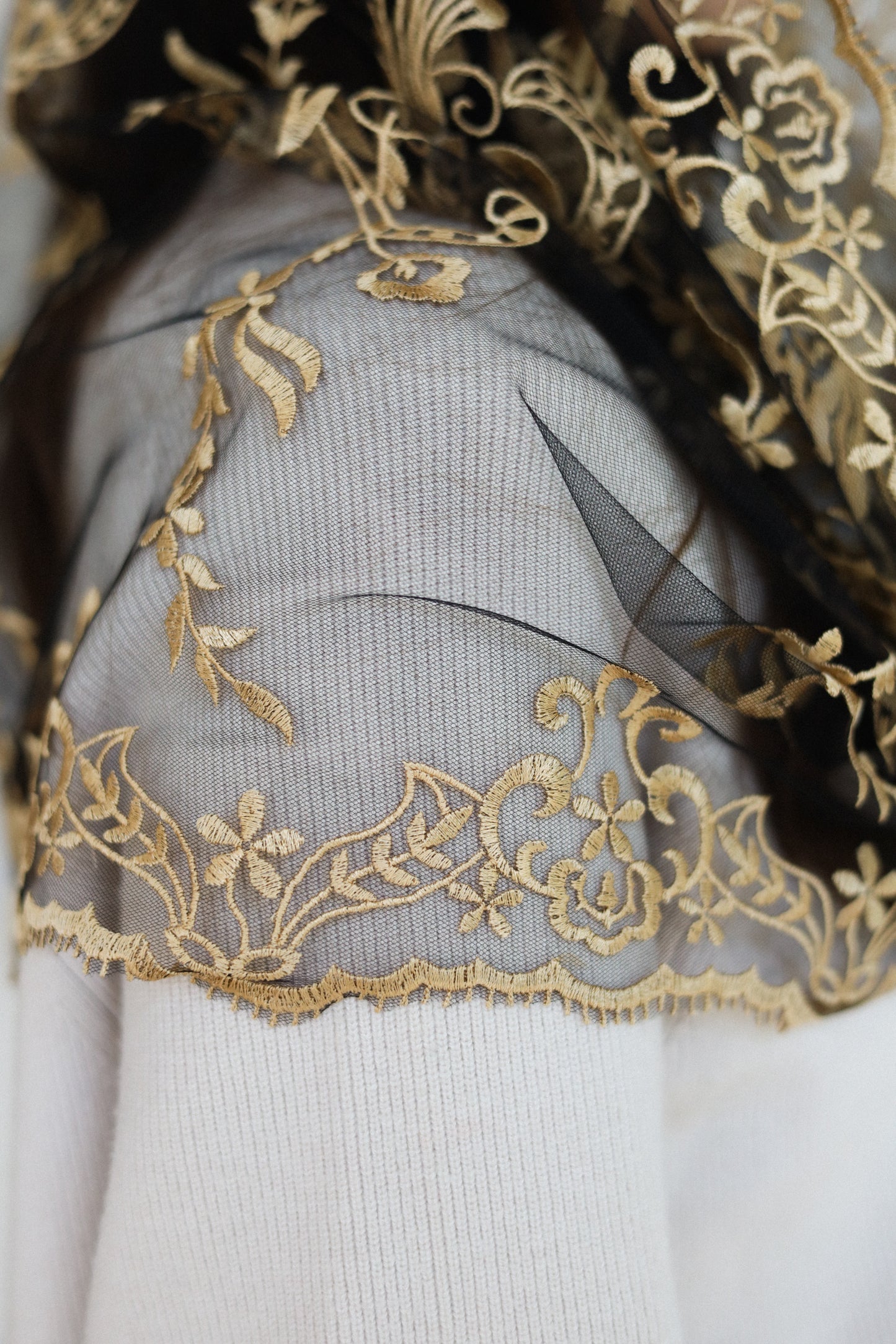 NEW GOLD MANTILLA