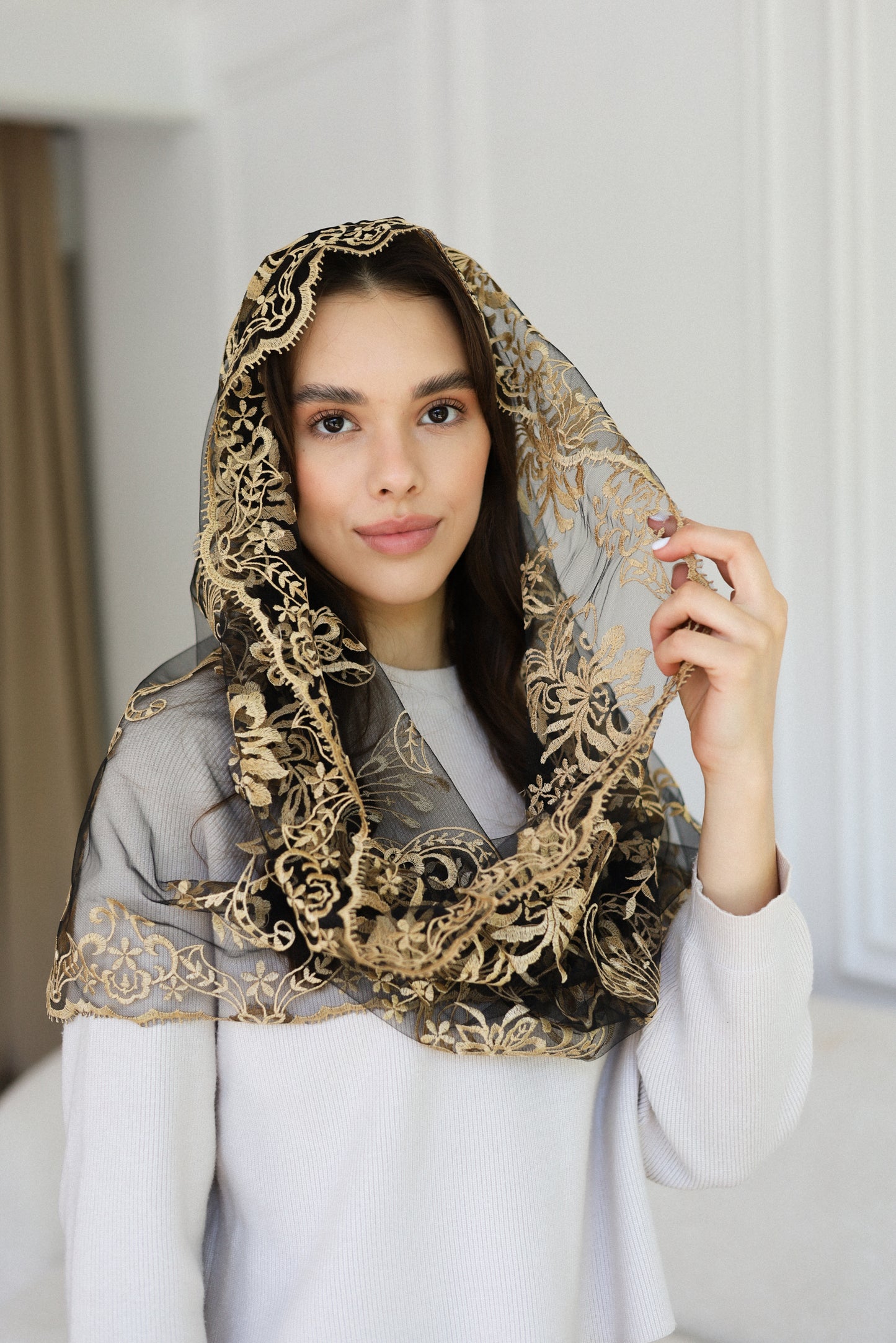 NEW GOLD MANTILLA