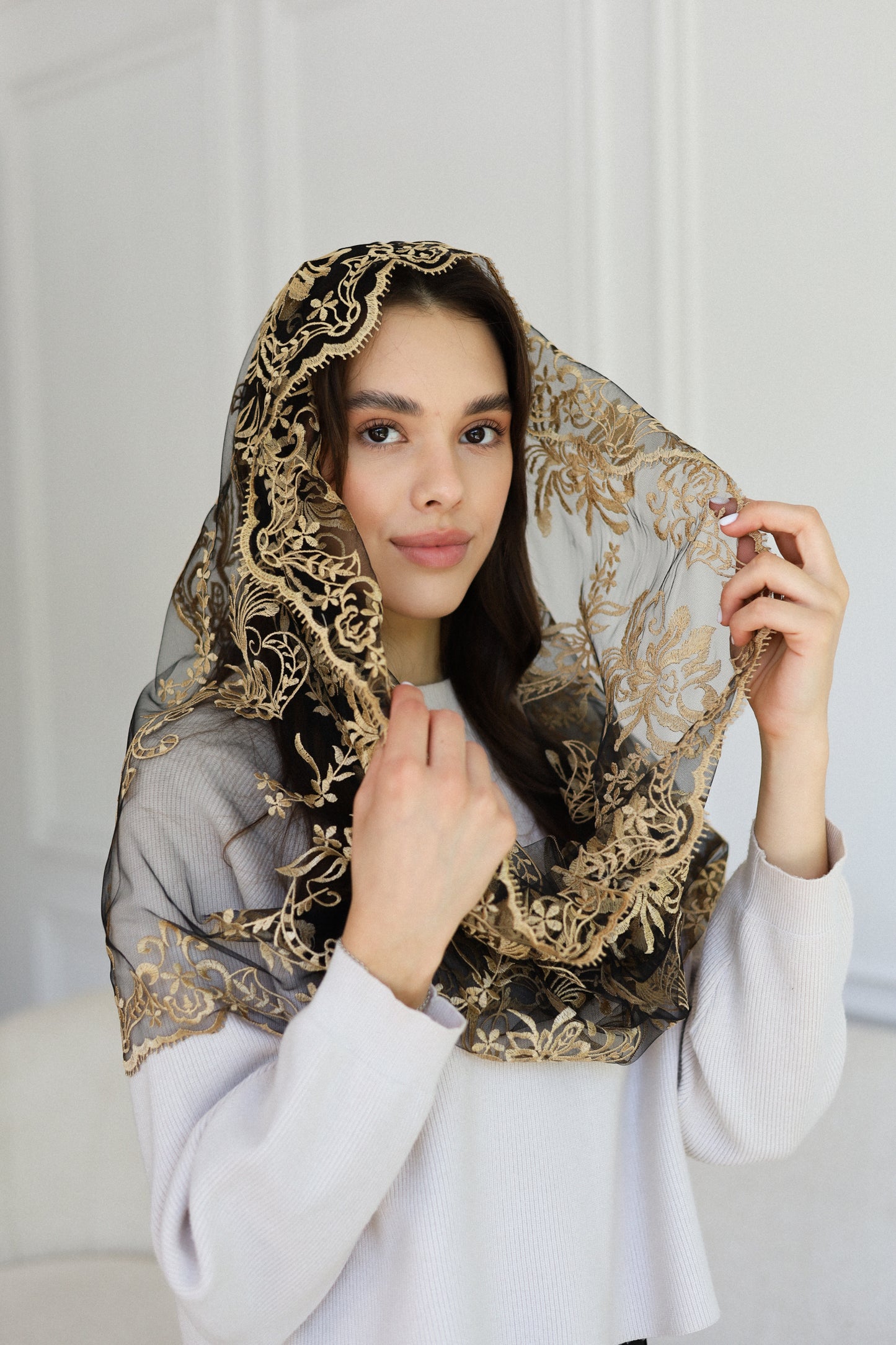 NEW GOLD MANTILLA