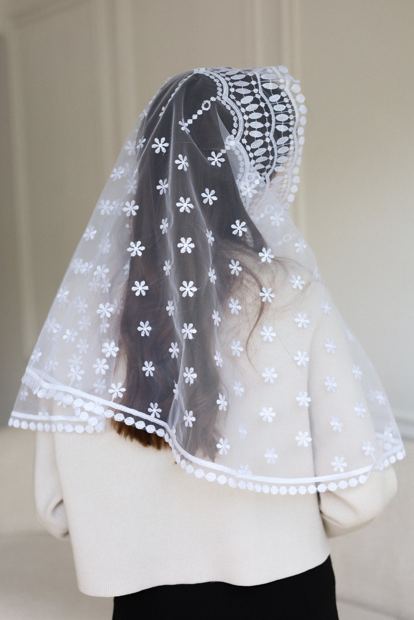 LONG WHITE MANTILLA
