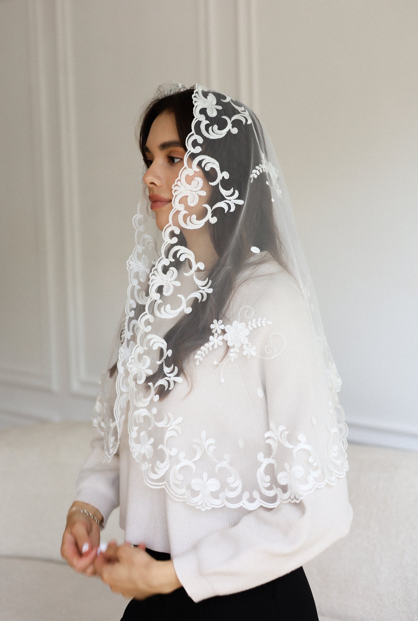 IVORY LONG MANTILLA