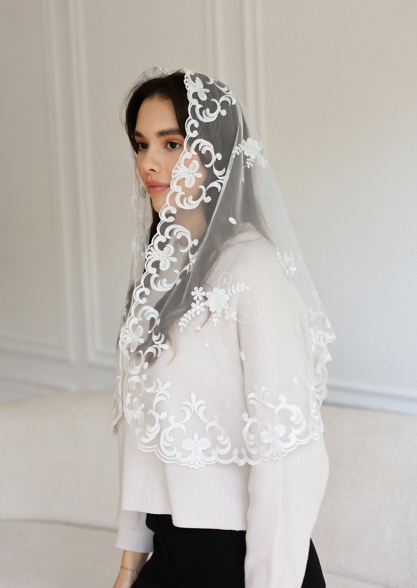 IVORY LONG MANTILLA