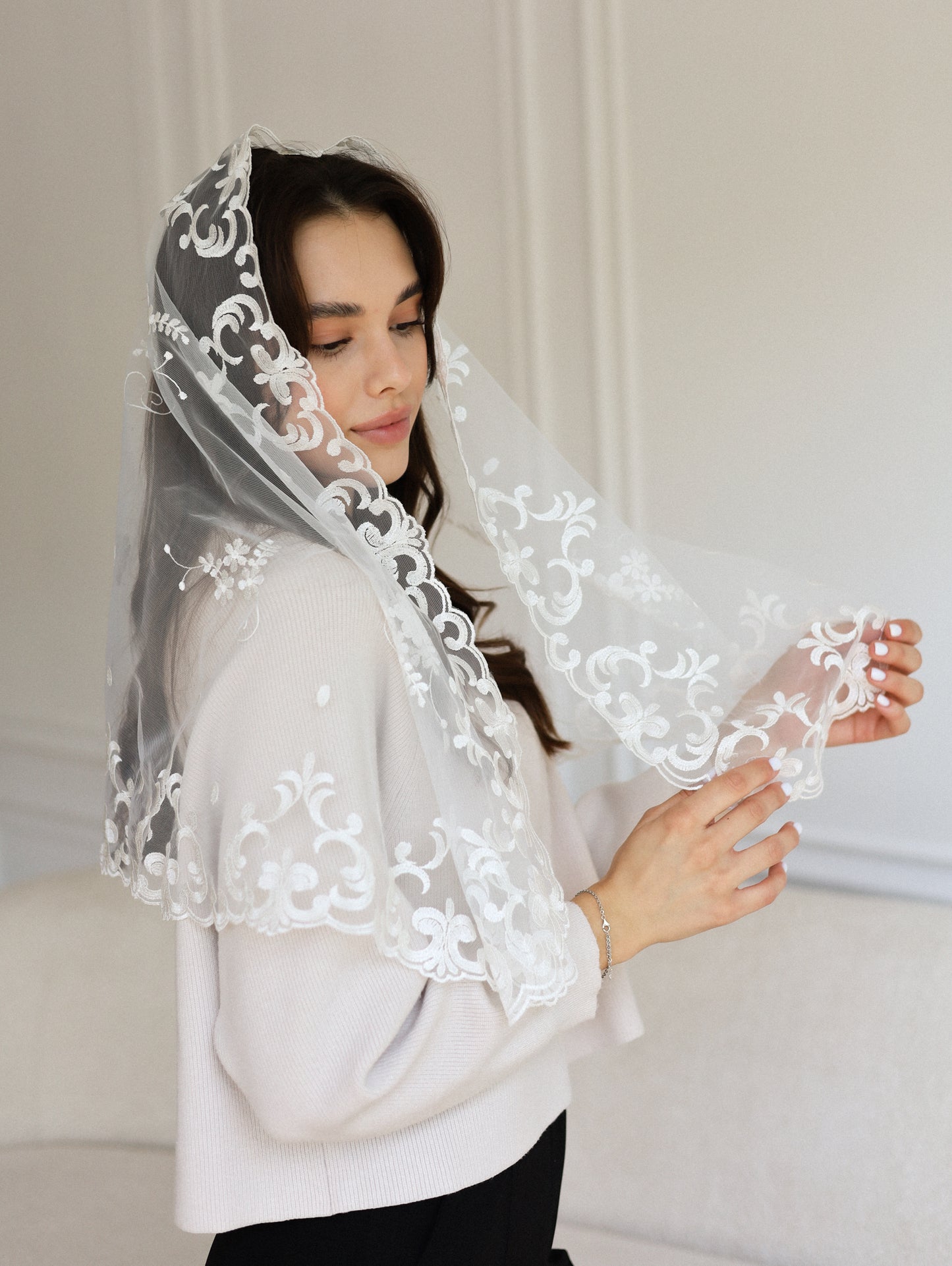 IVORY LONG MANTILLA