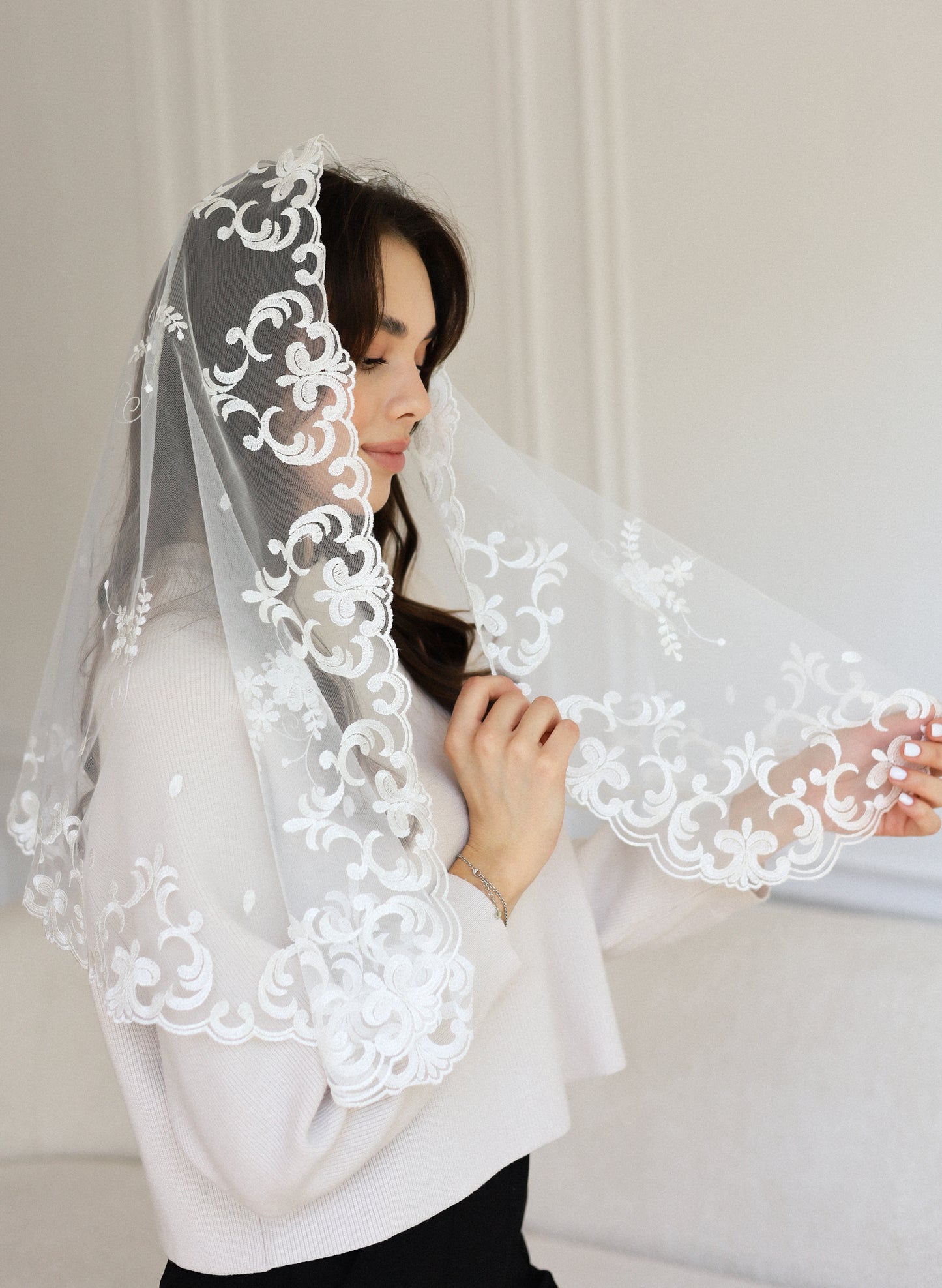 IVORY LONG MANTILLA