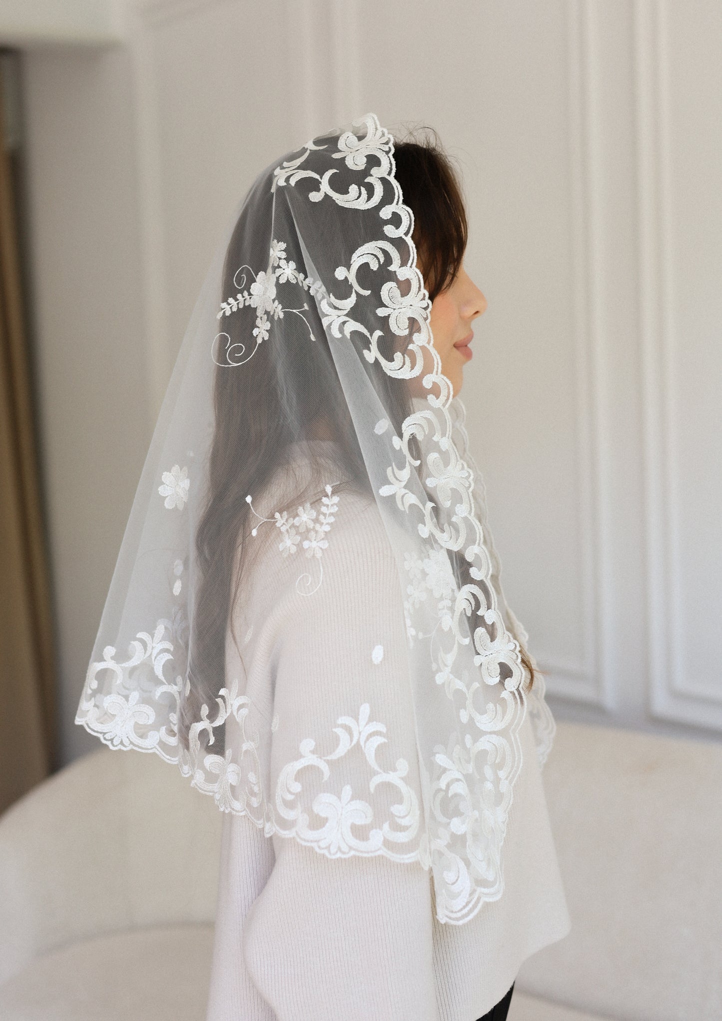 IVORY LONG MANTILLA