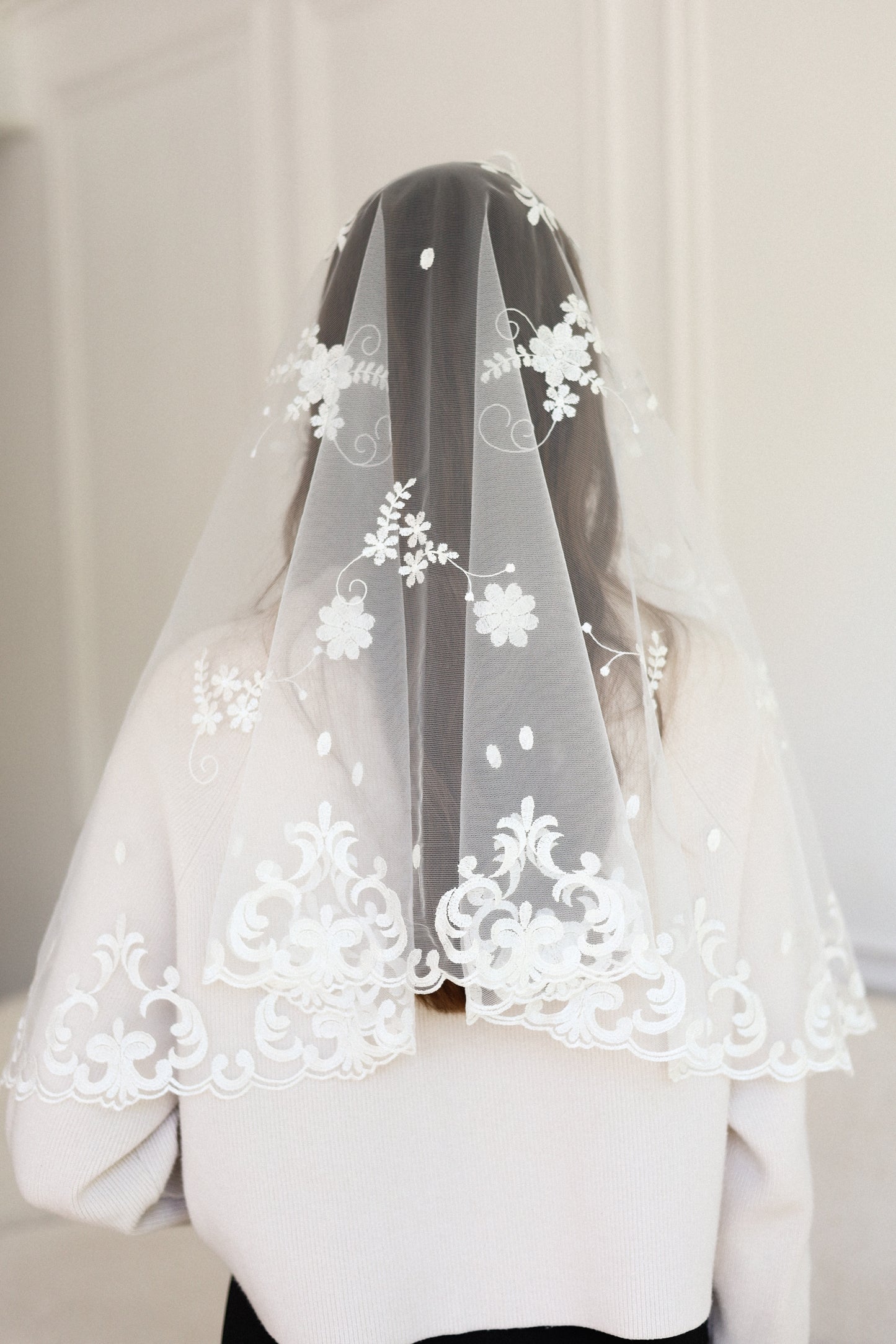 IVORY LONG MANTILLA