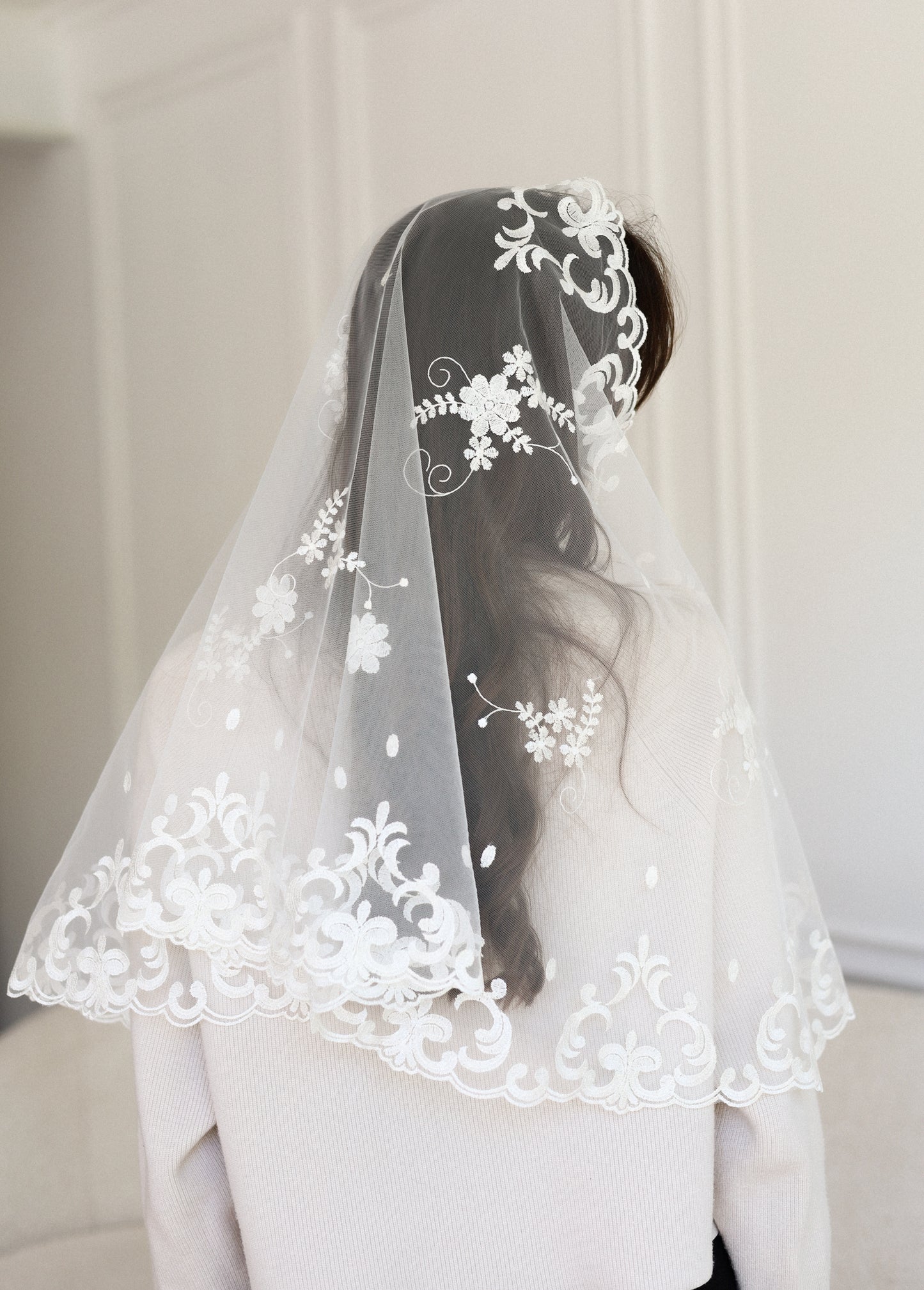 IVORY LONG MANTILLA