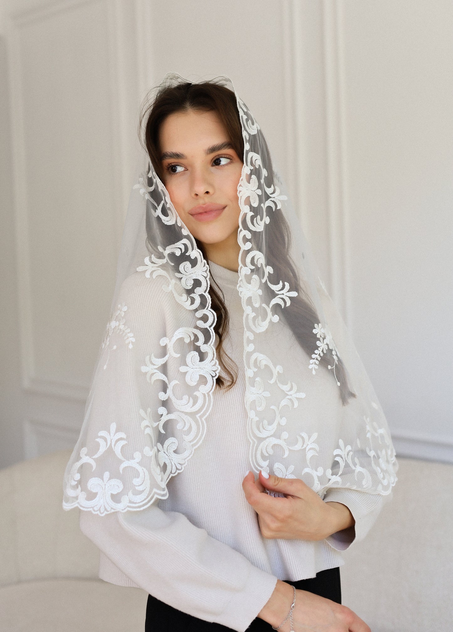 IVORY LONG MANTILLA
