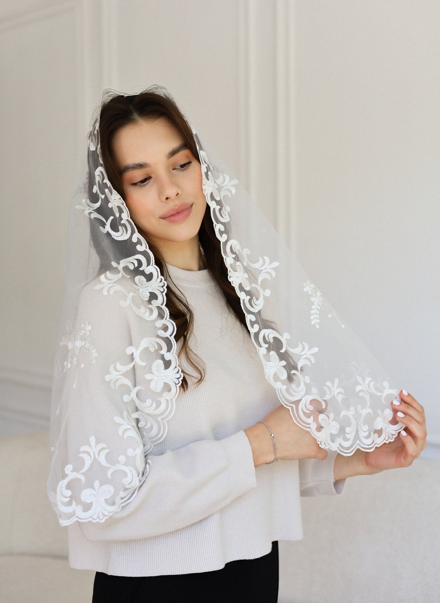 IVORY LONG MANTILLA