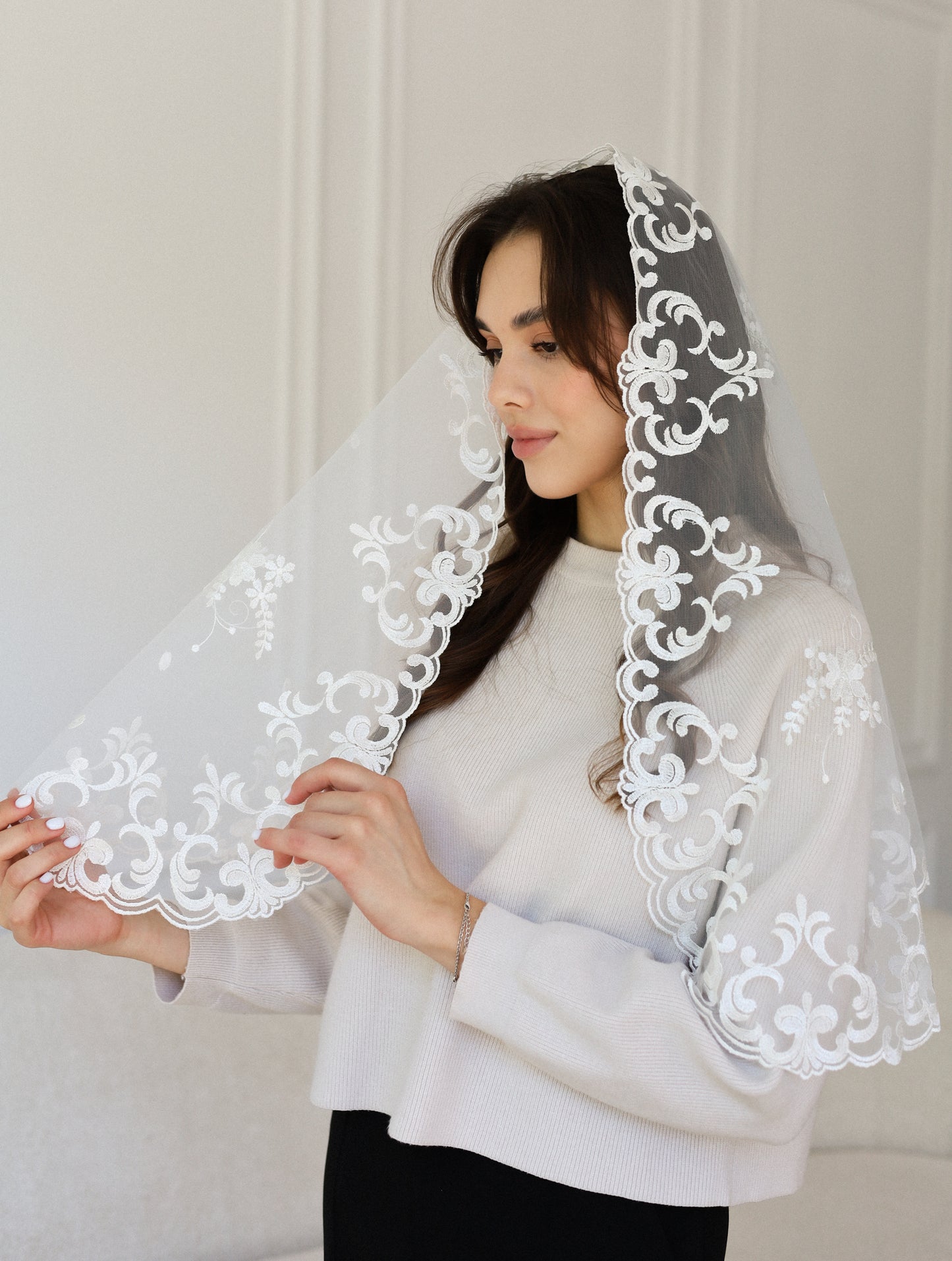 IVORY LONG MANTILLA